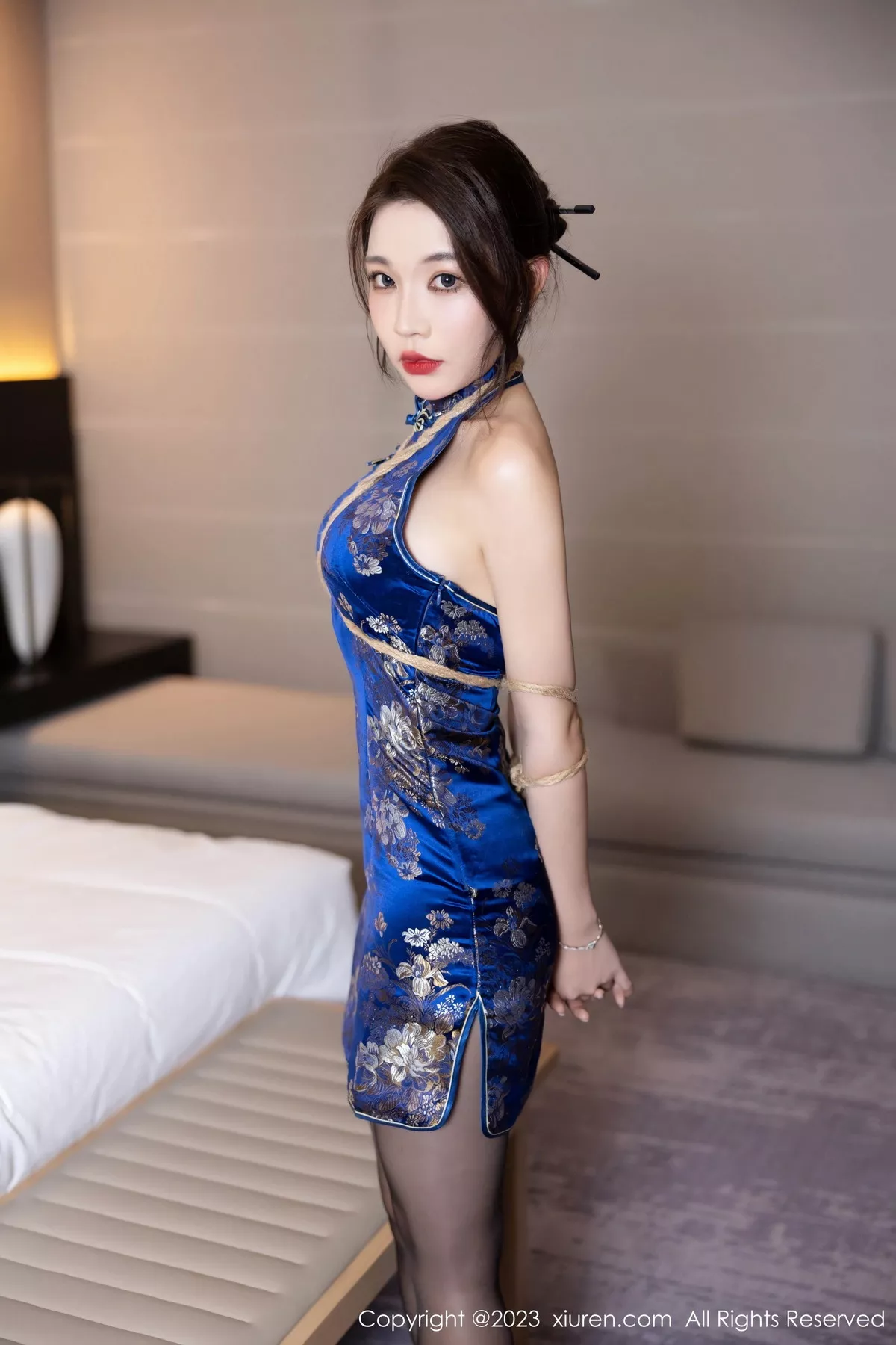 [[XiuRen秀人网]秀人网]No.7453_女神徐莉芝Booty蓝色旗袍服饰+黑色情趣服秀曼妙身姿诱惑写真91P