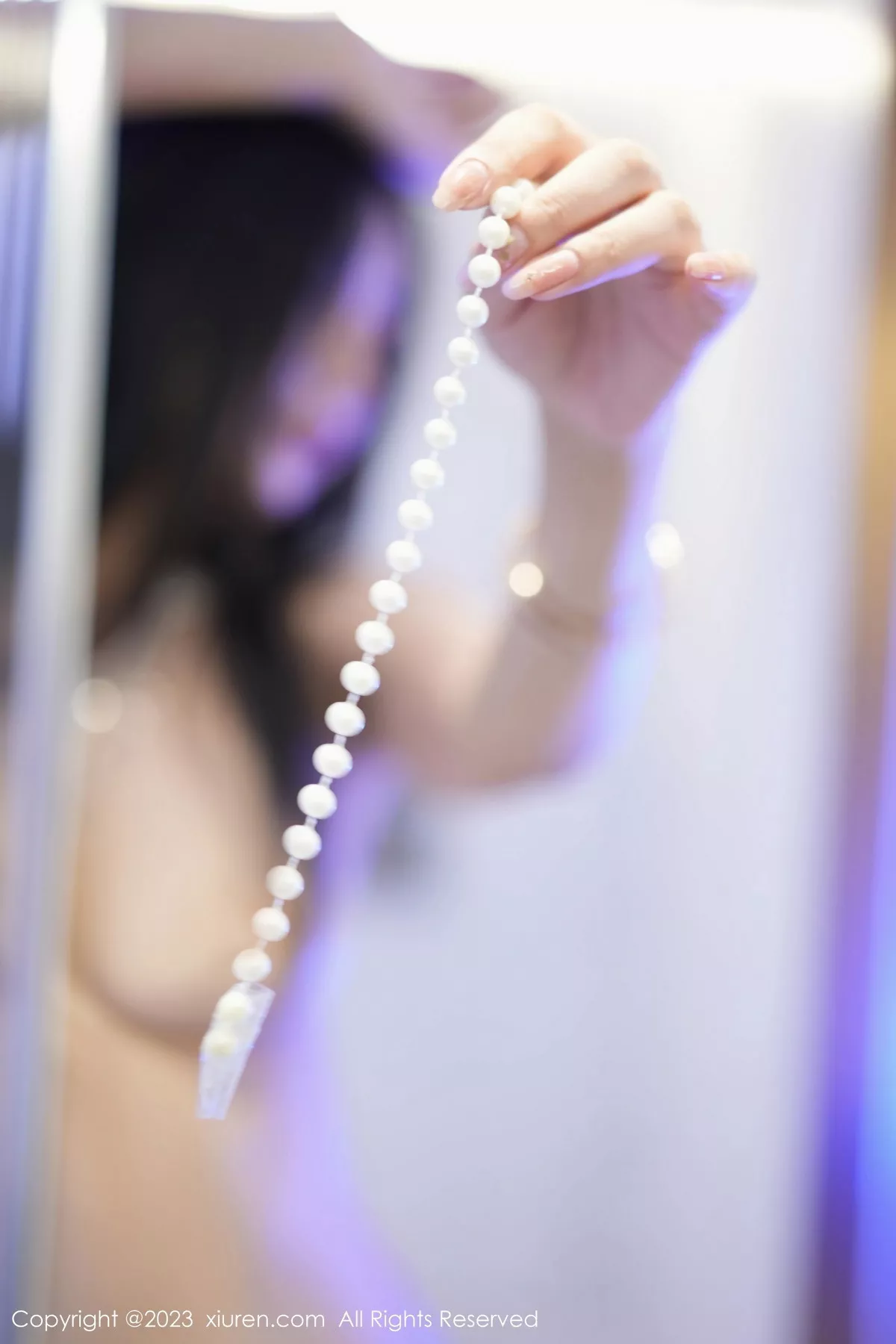 [[XiuRen秀人网]秀人网]No.7447_模特laura阿姣性感白色吊带短裙配白色高跟秀完美身材迷人写真77P