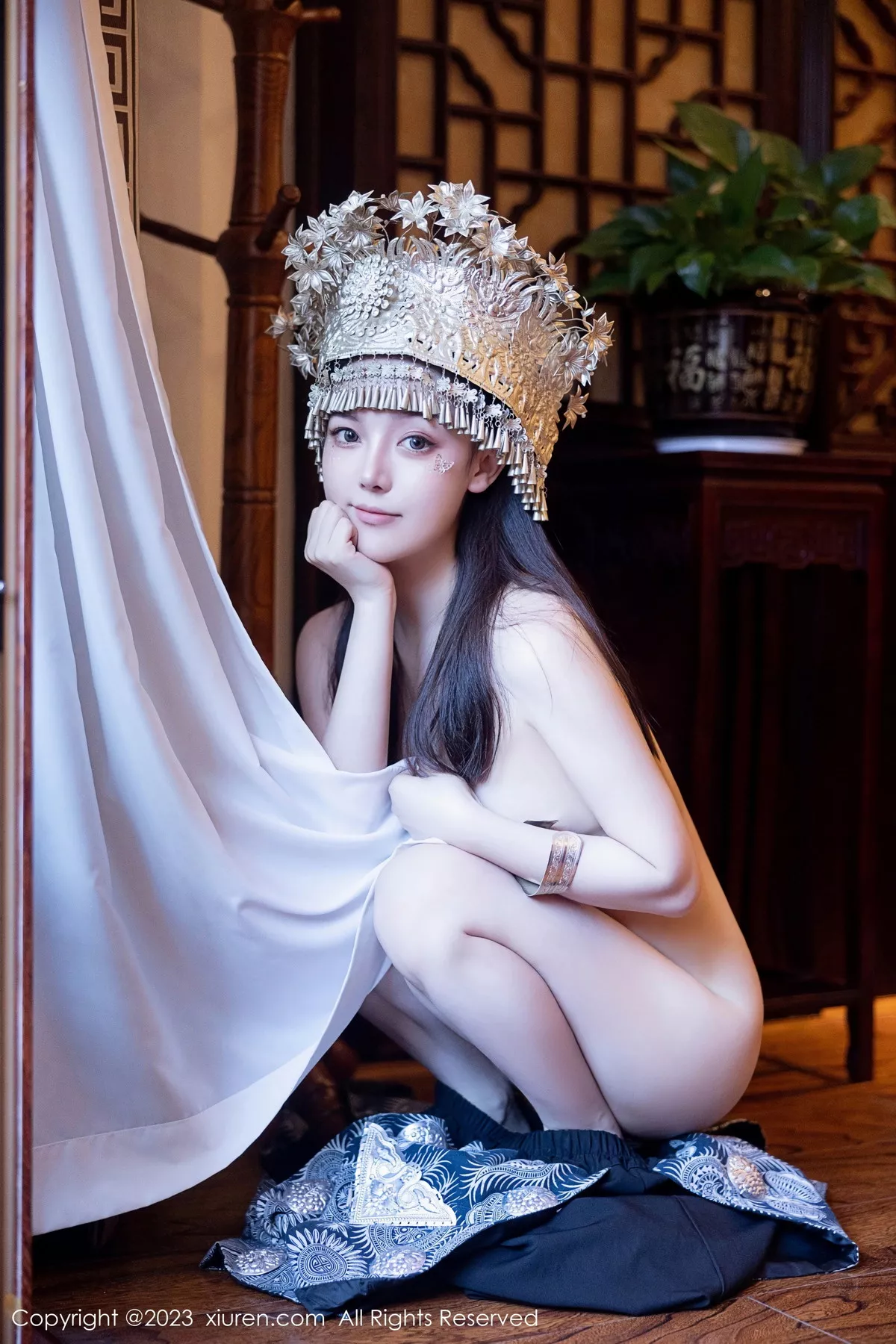 [[XiuRen秀人网]秀人网]No.7448_模特豆瓣酱户外性感银饰苗族服饰半脱秀丰腴身材完美诱惑写真82P