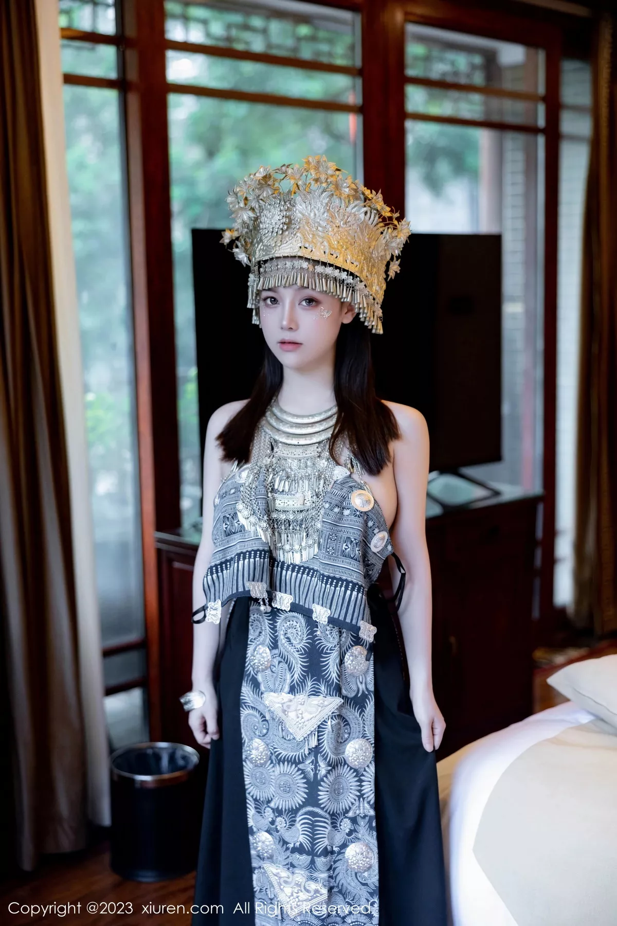 [[XiuRen秀人网]秀人网]No.7448_模特豆瓣酱户外性感银饰苗族服饰半脱秀丰腴身材完美诱惑写真82P