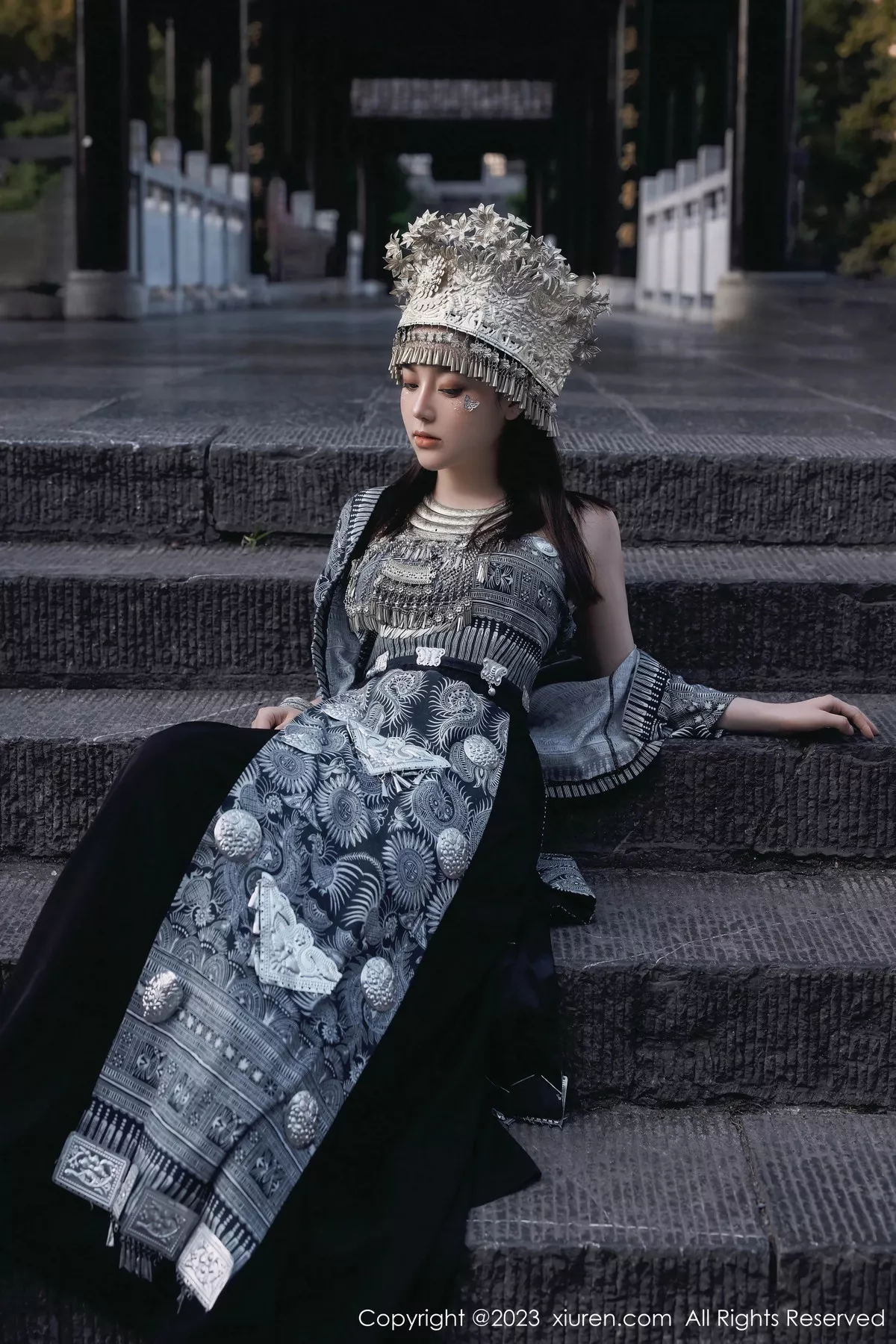 [[XiuRen秀人网]秀人网]No.7448_模特豆瓣酱户外性感银饰苗族服饰半脱秀丰腴身材完美诱惑写真82P