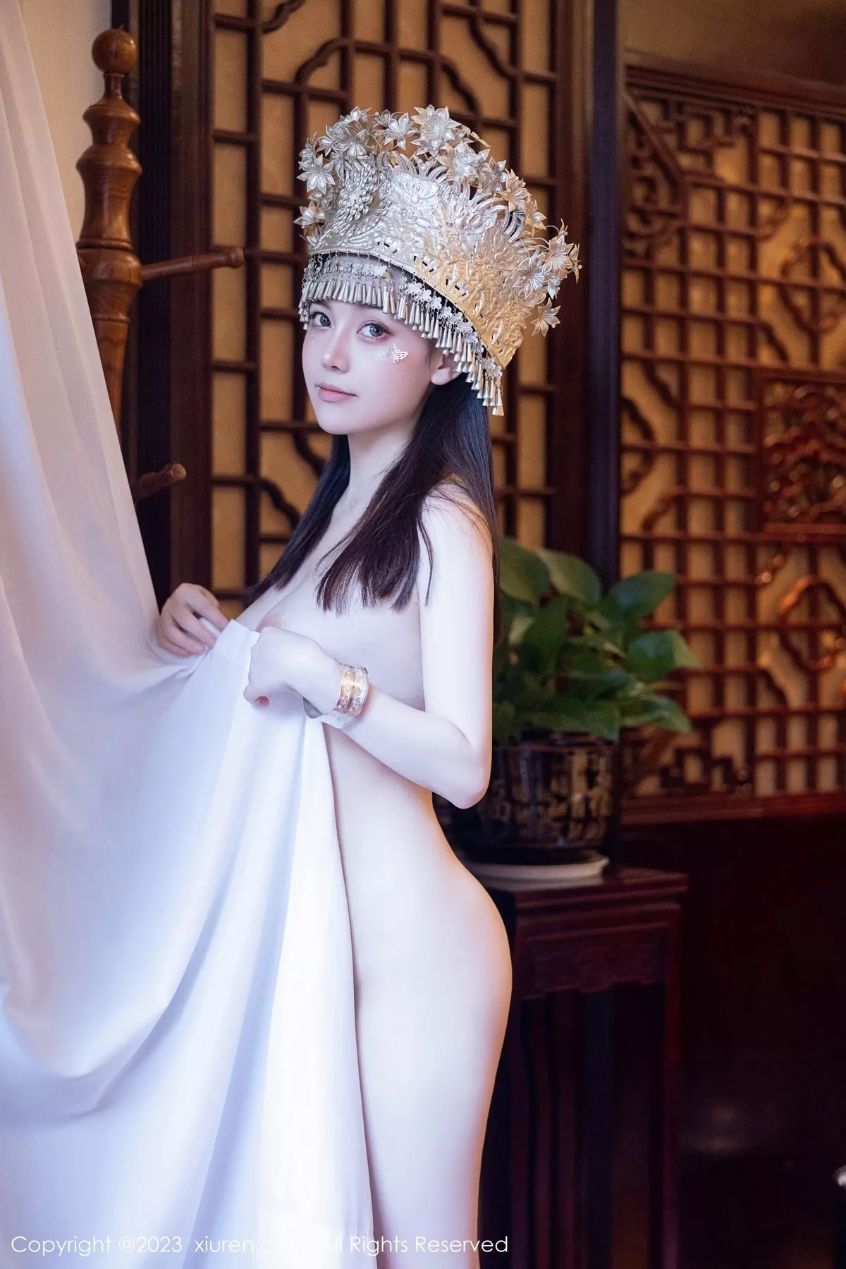 [[XiuRen秀人网]秀人网]No.7448_模特豆瓣酱户外性感银饰苗族服饰半脱秀丰腴身材完美诱惑写真82P