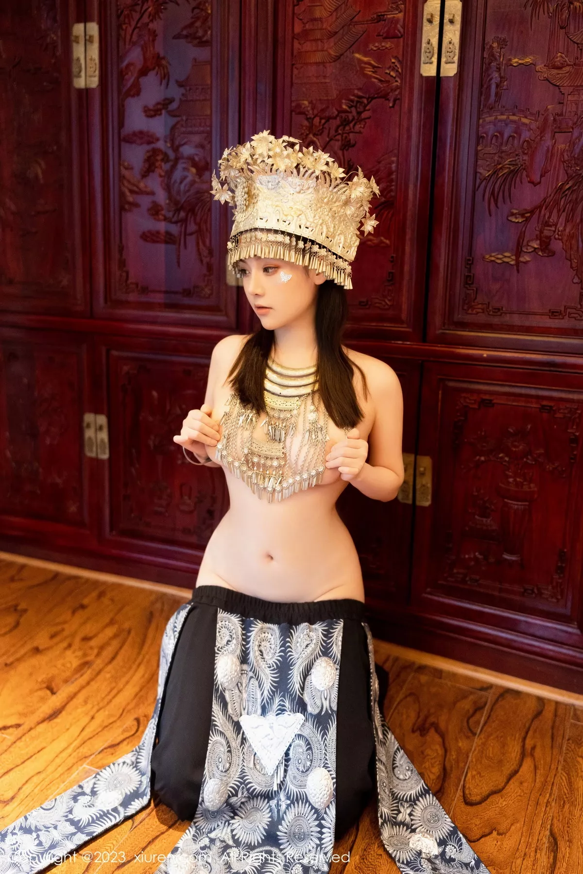 [[XiuRen秀人网]秀人网]No.7448_模特豆瓣酱户外性感银饰苗族服饰半脱秀丰腴身材完美诱惑写真82P