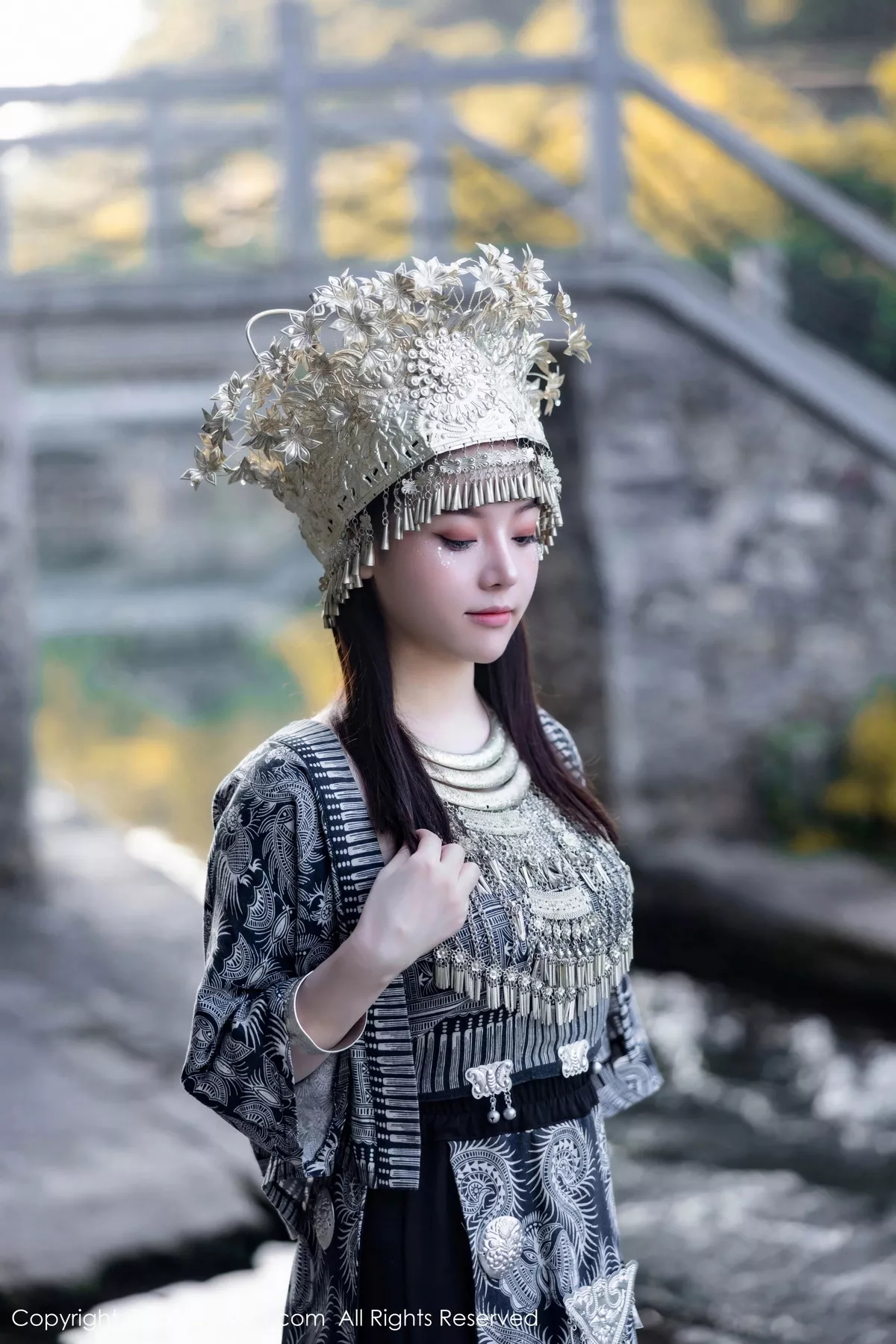 [[XiuRen秀人网]秀人网]No.7448_模特豆瓣酱户外性感银饰苗族服饰半脱秀丰腴身材完美诱惑写真82P