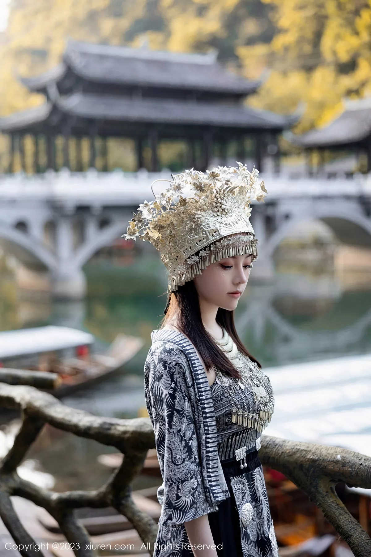 [[XiuRen秀人网]秀人网]No.7448_模特豆瓣酱户外性感银饰苗族服饰半脱秀丰腴身材完美诱惑写真82P