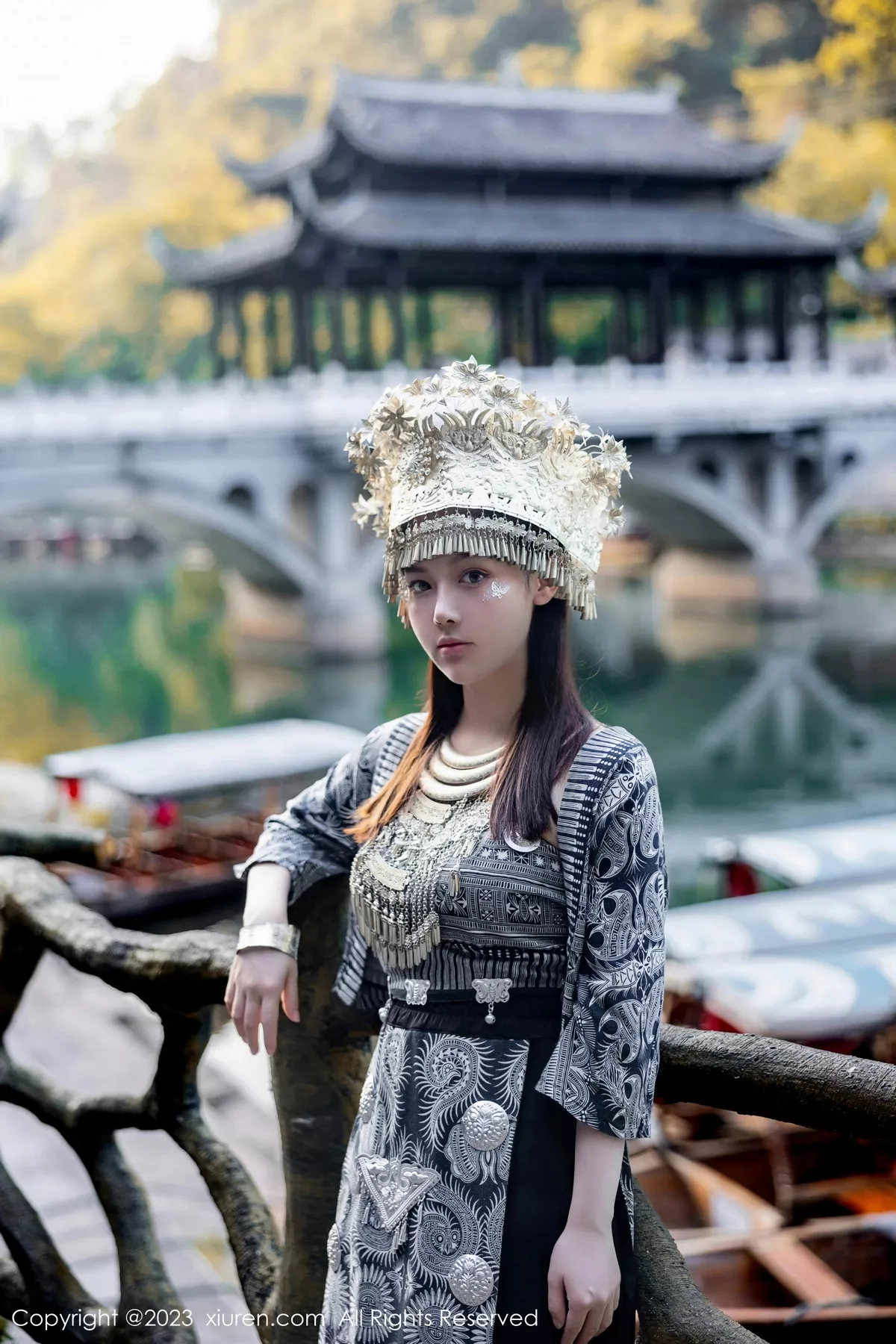 [[XiuRen秀人网]秀人网]No.7448_模特豆瓣酱户外性感银饰苗族服饰半脱秀丰腴身材完美诱惑写真82P