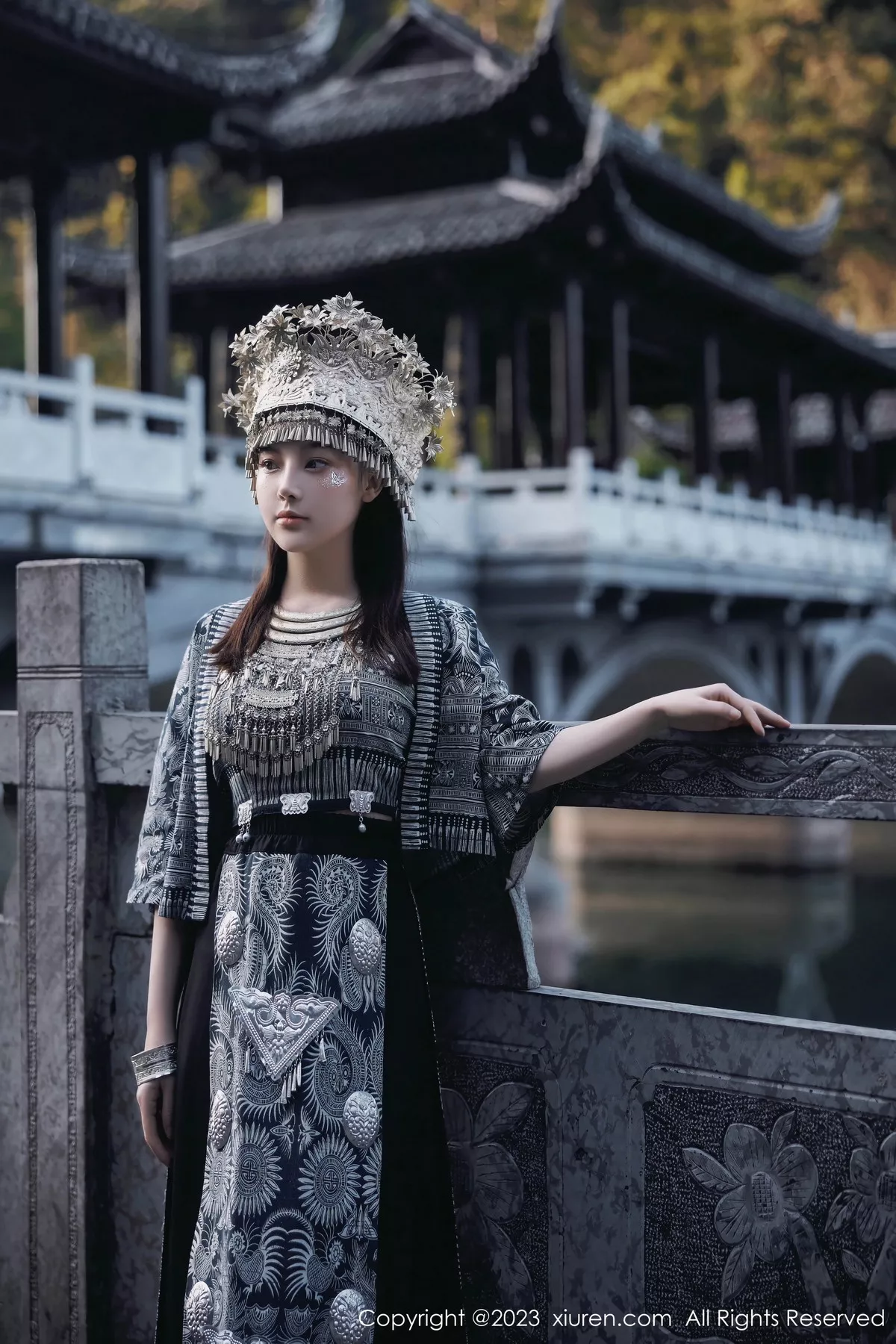 [[XiuRen秀人网]秀人网]No.7448_模特豆瓣酱户外性感银饰苗族服饰半脱秀丰腴身材完美诱惑写真82P