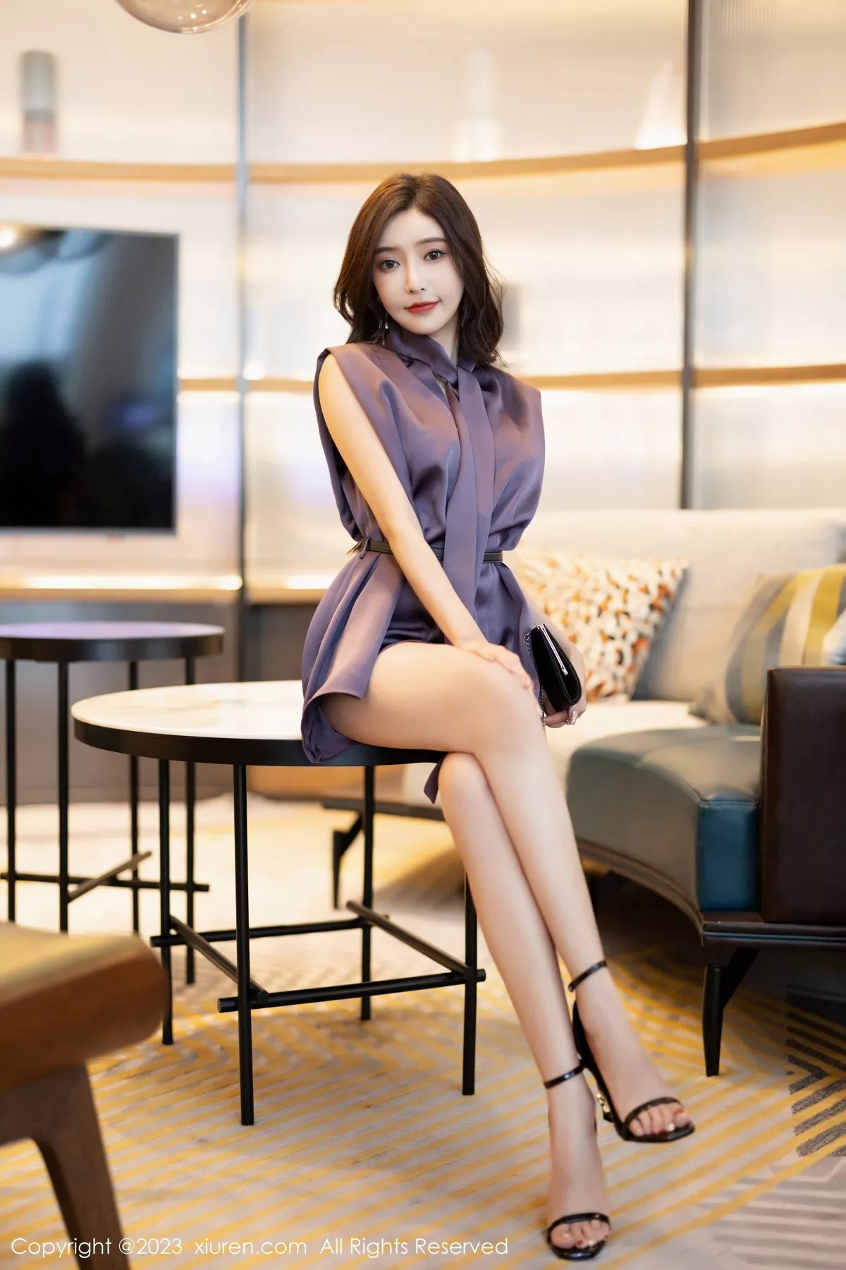 [[XiuRen秀人网]秀人网]No.7462_女神王馨瑶yanni脱紫色上衣露性感白色蕾丝内衣完美诱惑写真80P