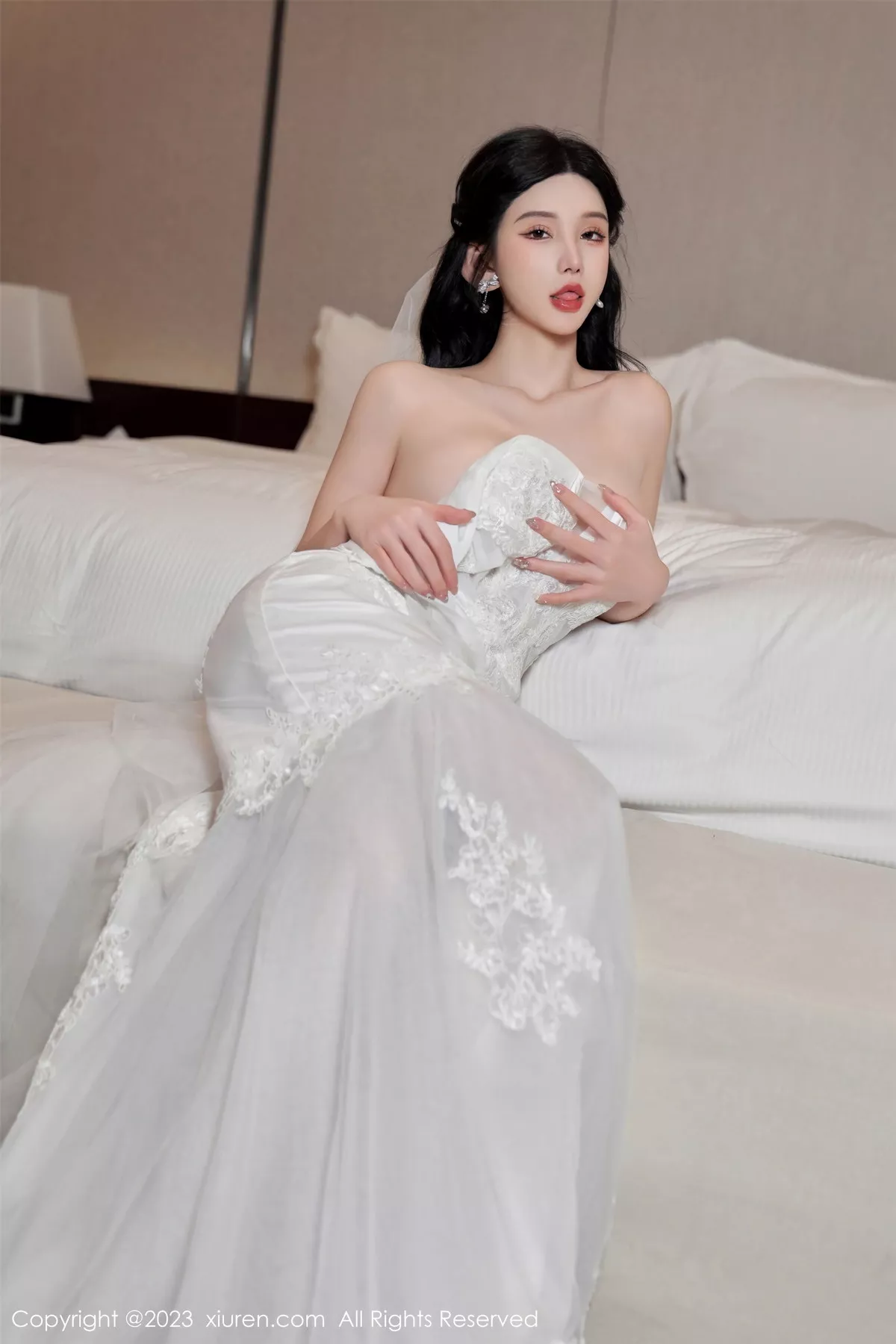 [[XiuRen秀人网]秀人网]No.7463_女神周于希Sally性感白色婚纱+白色蕾丝情趣服饰完美诱惑写真100P