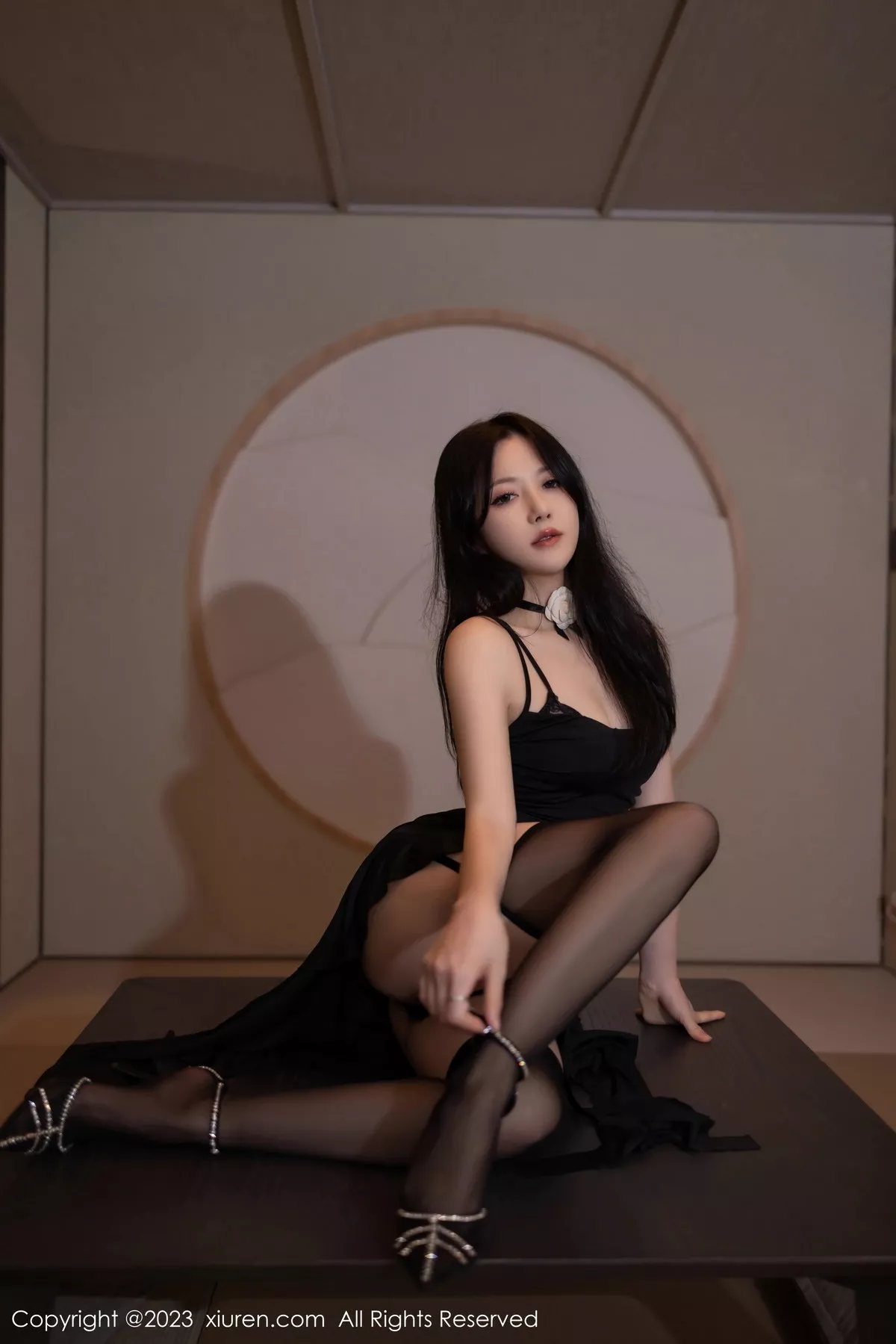 [[XiuRen秀人网]秀人网]No.7460_模特鱼子酱Fish黑色吊带裙露黑色薄纱内衣秀曼妙身姿诱惑写真81P