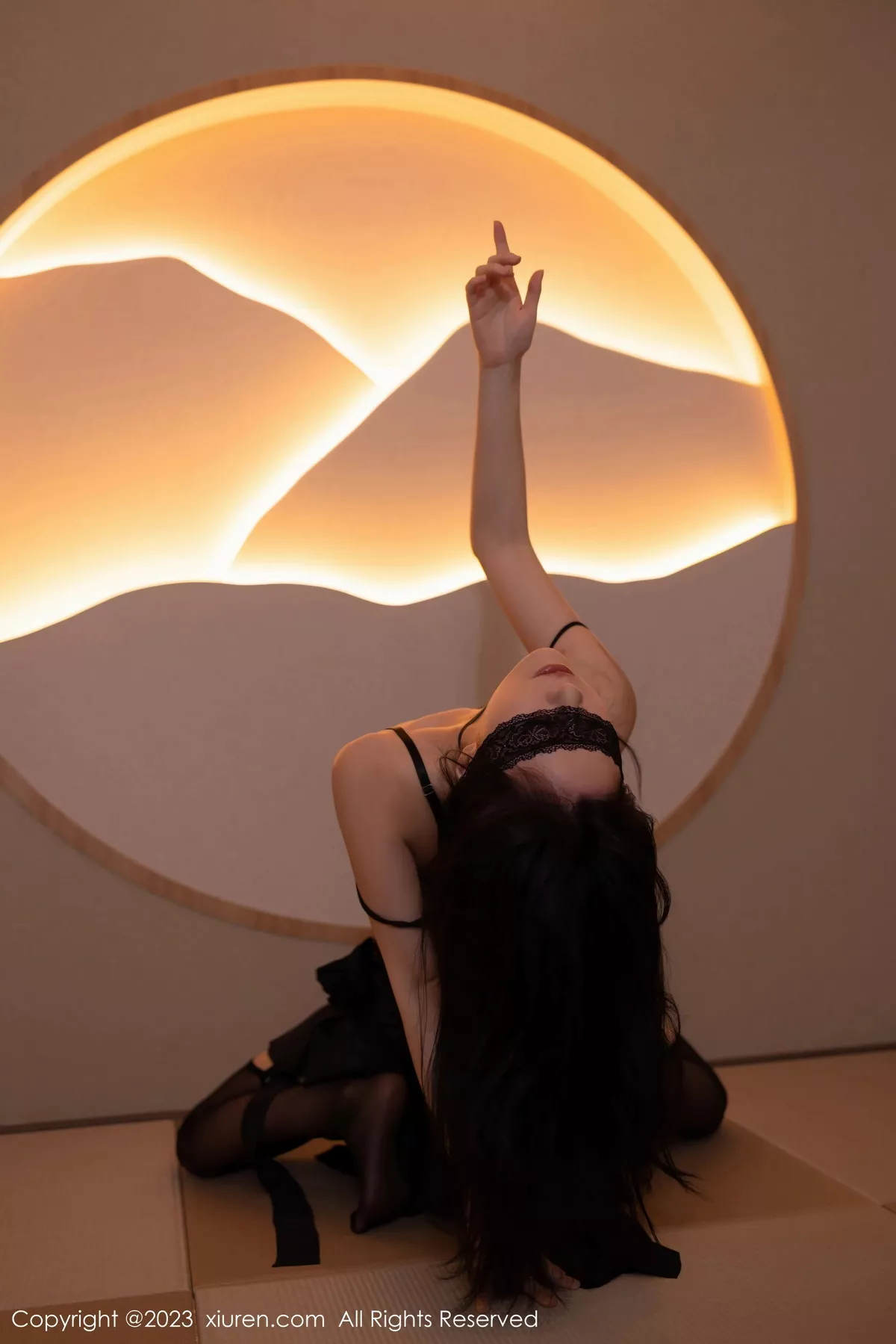 [[XiuRen秀人网]秀人网]No.7460_模特鱼子酱Fish黑色吊带裙露黑色薄纱内衣秀曼妙身姿诱惑写真81P