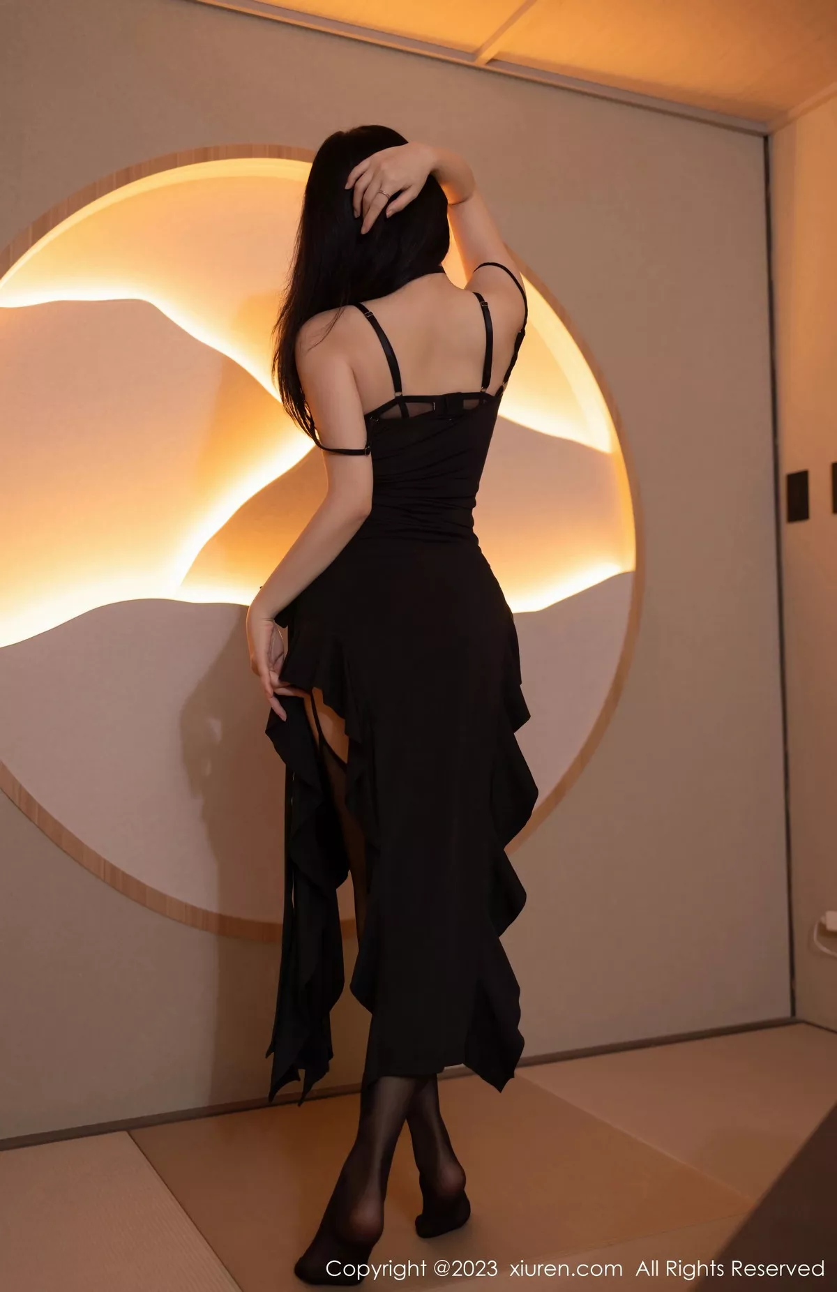 [[XiuRen秀人网]秀人网]No.7460_模特鱼子酱Fish黑色吊带裙露黑色薄纱内衣秀曼妙身姿诱惑写真81P