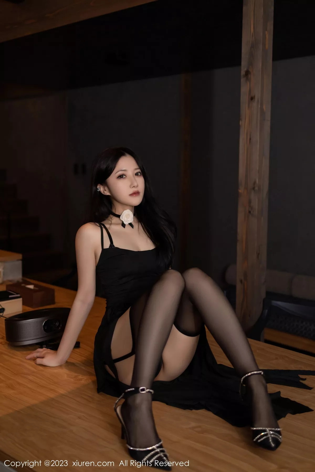 [[XiuRen秀人网]秀人网]No.7460_模特鱼子酱Fish黑色吊带裙露黑色薄纱内衣秀曼妙身姿诱惑写真81P