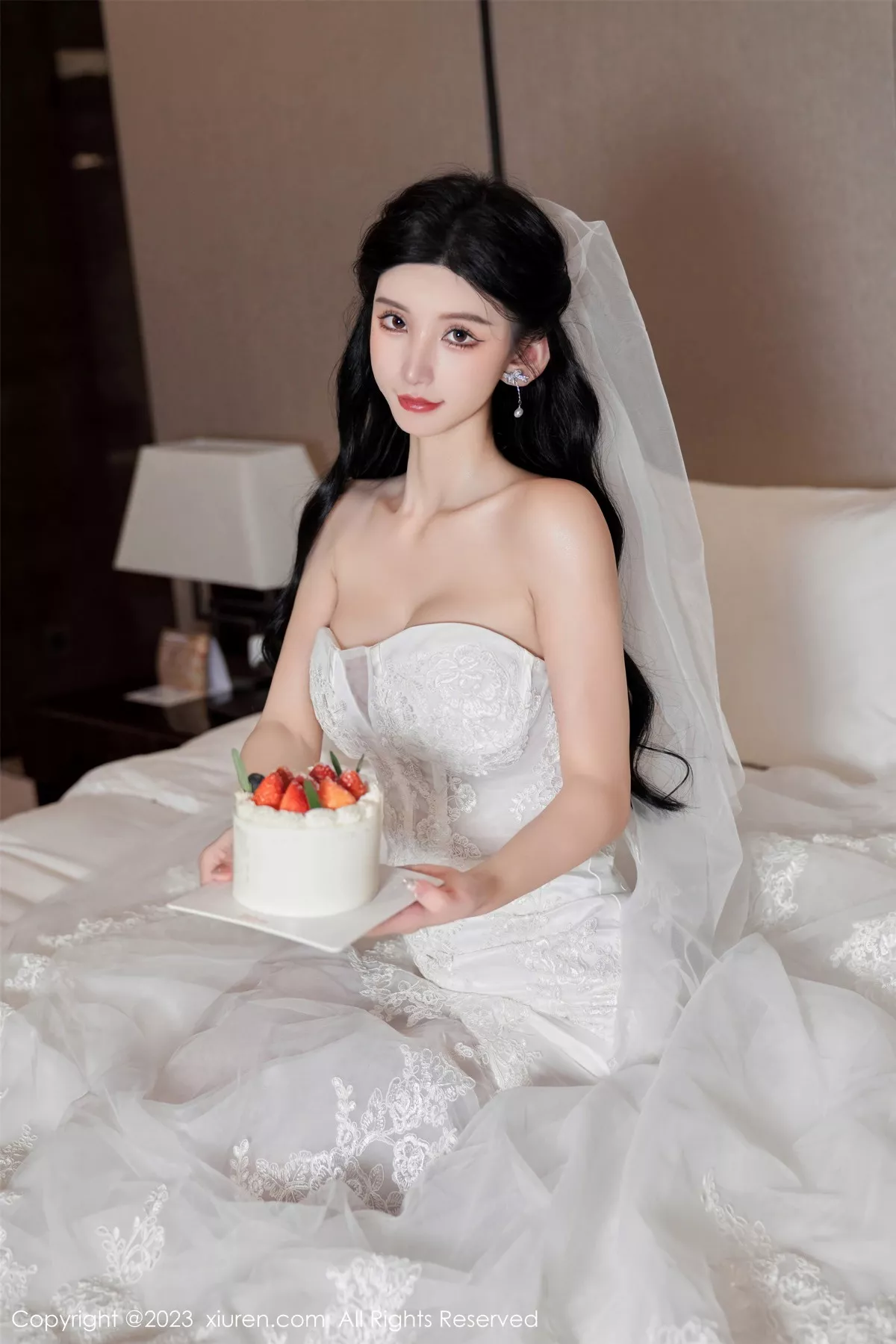 [[XiuRen秀人网]秀人网]No.7463_女神周于希Sally性感白色婚纱+白色蕾丝情趣服饰完美诱惑写真100P