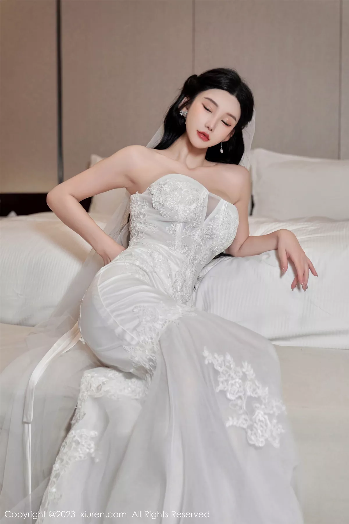 [[XiuRen秀人网]秀人网]No.7463_女神周于希Sally性感白色婚纱+白色蕾丝情趣服饰完美诱惑写真100P