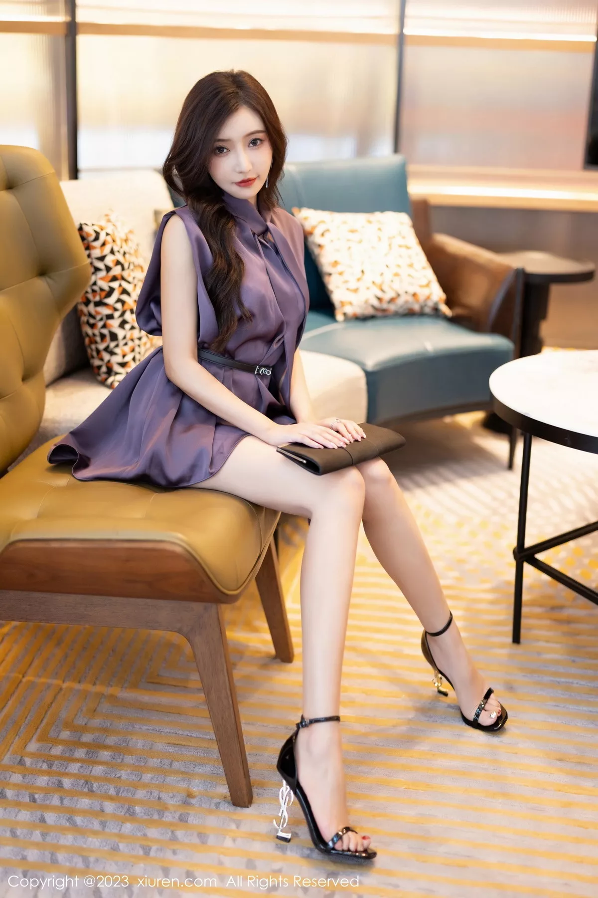 [[XiuRen秀人网]秀人网]No.7462_女神王馨瑶yanni脱紫色上衣露性感白色蕾丝内衣完美诱惑写真80P