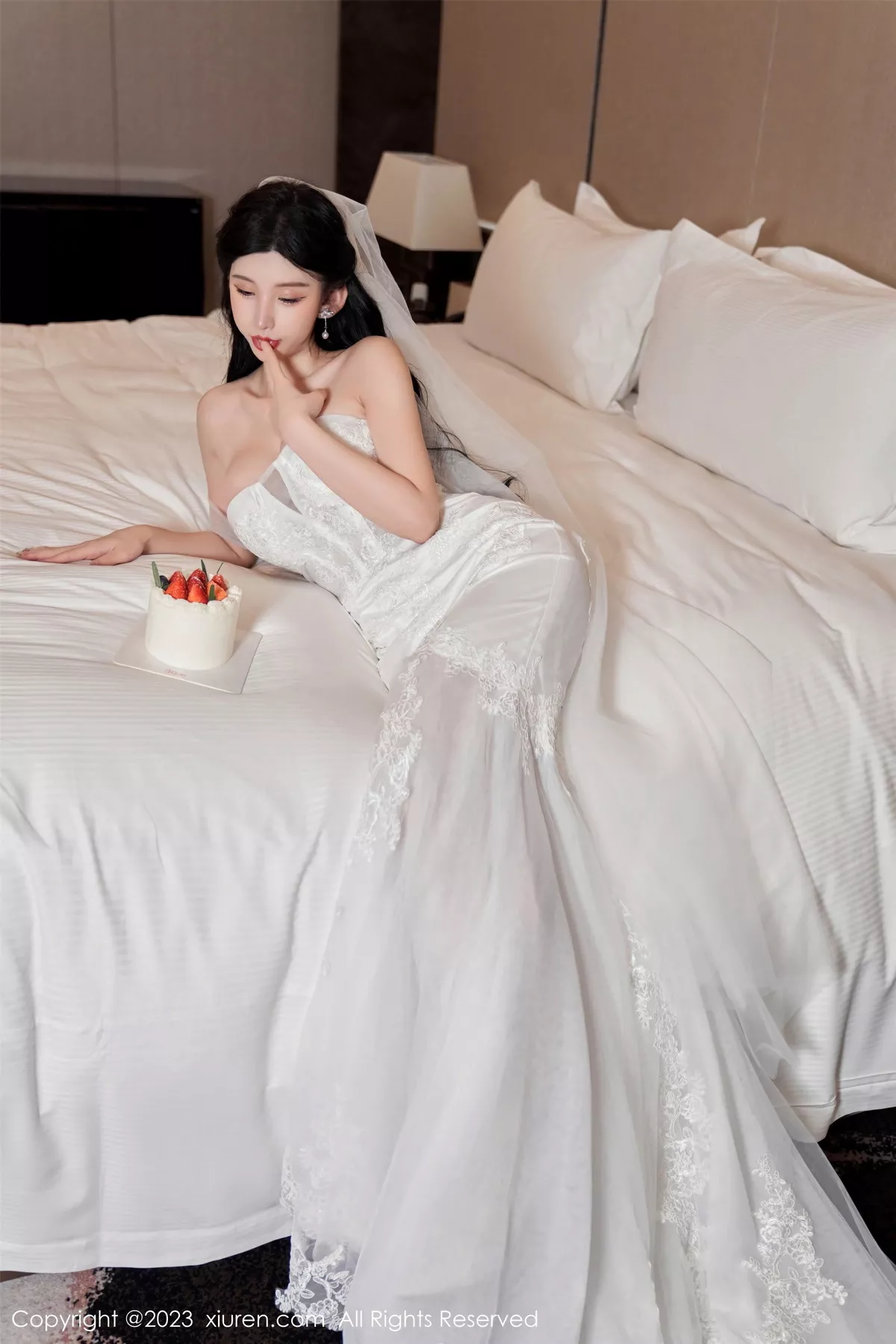 [[XiuRen秀人网]秀人网]No.7463_女神周于希Sally性感白色婚纱+白色蕾丝情趣服饰完美诱惑写真100P