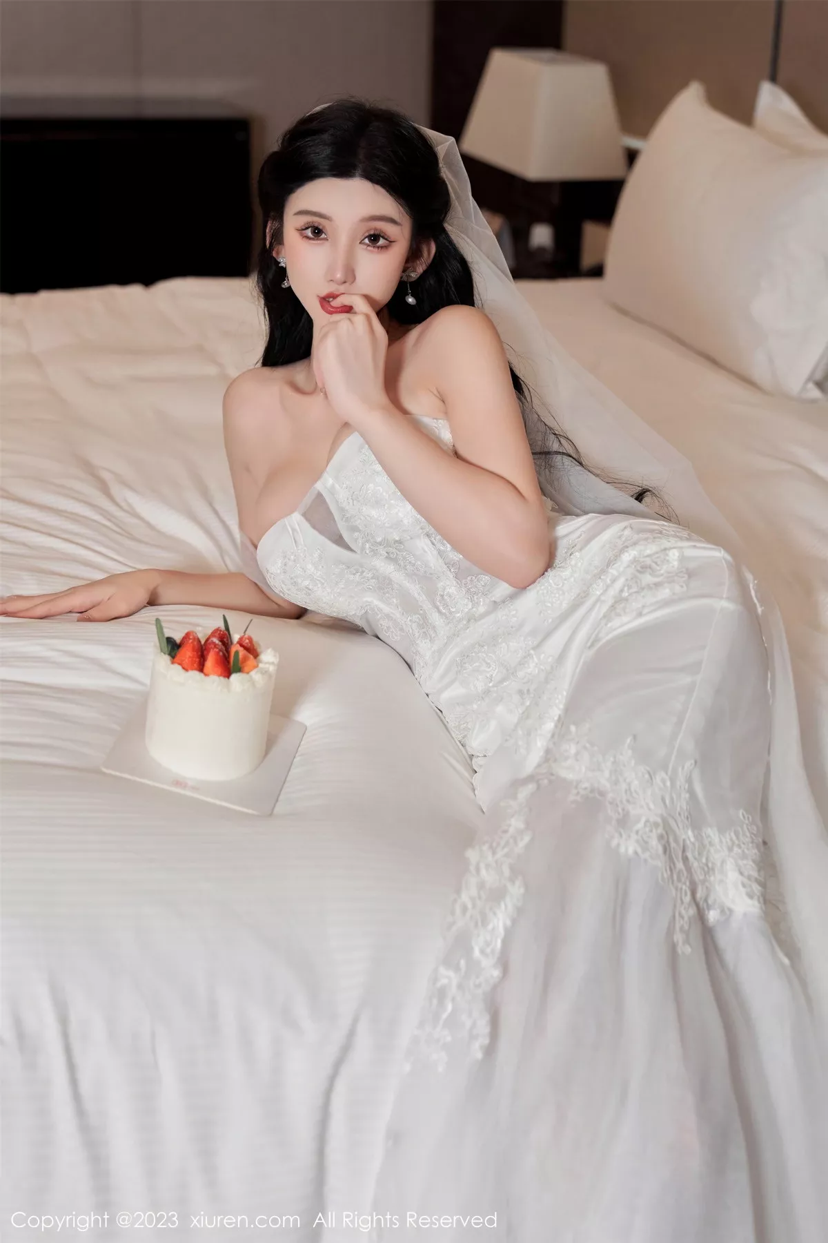 [[XiuRen秀人网]秀人网]No.7463_女神周于希Sally性感白色婚纱+白色蕾丝情趣服饰完美诱惑写真100P