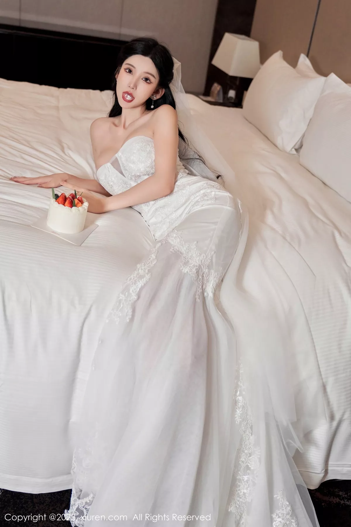 [[XiuRen秀人网]秀人网]No.7463_女神周于希Sally性感白色婚纱+白色蕾丝情趣服饰完美诱惑写真100P