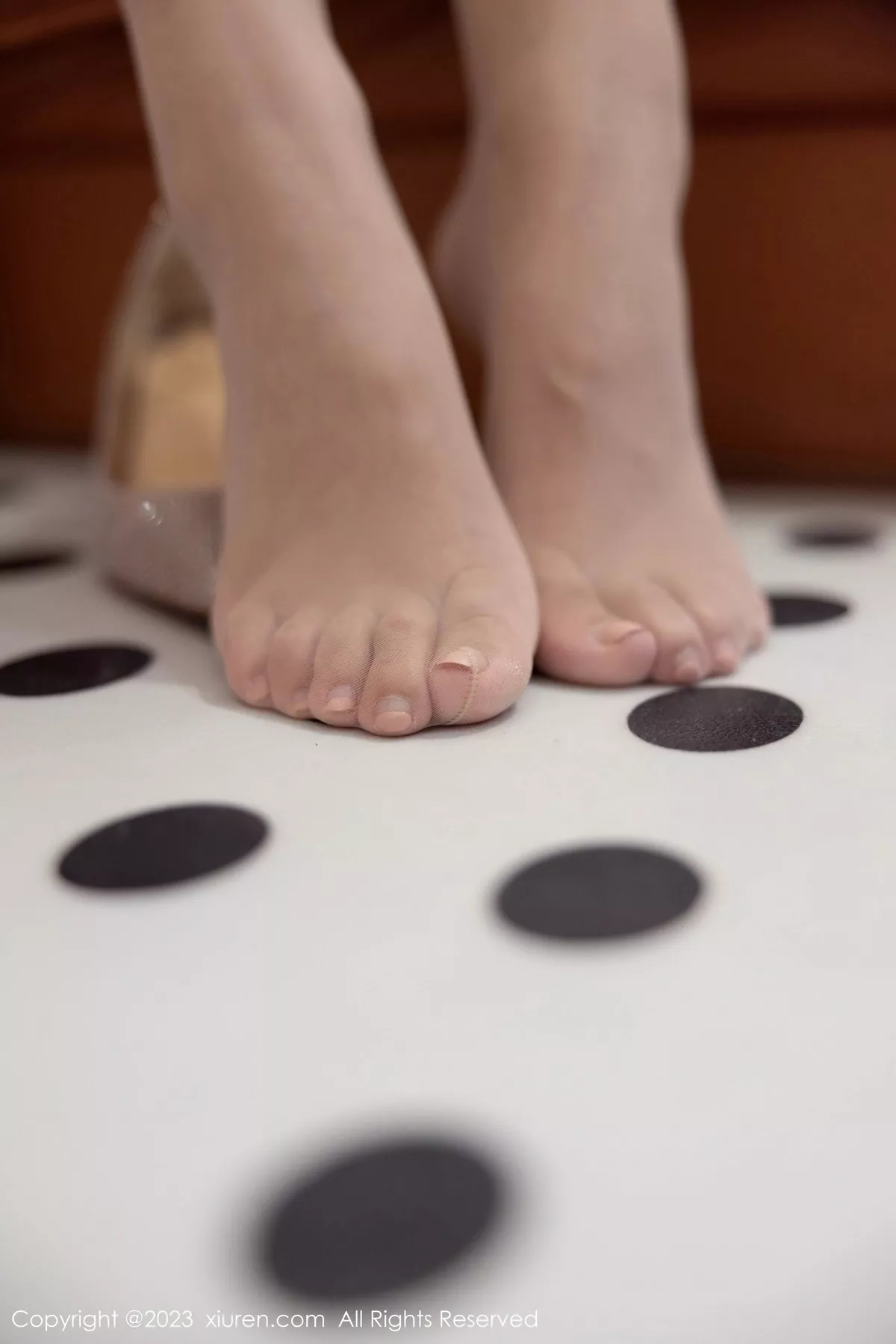 [[XiuRen秀人网]秀人网]No.7457_模特可乐Vicky性感白色上衣配粉色短裙露原色丝袜妩媚诱惑写真95P