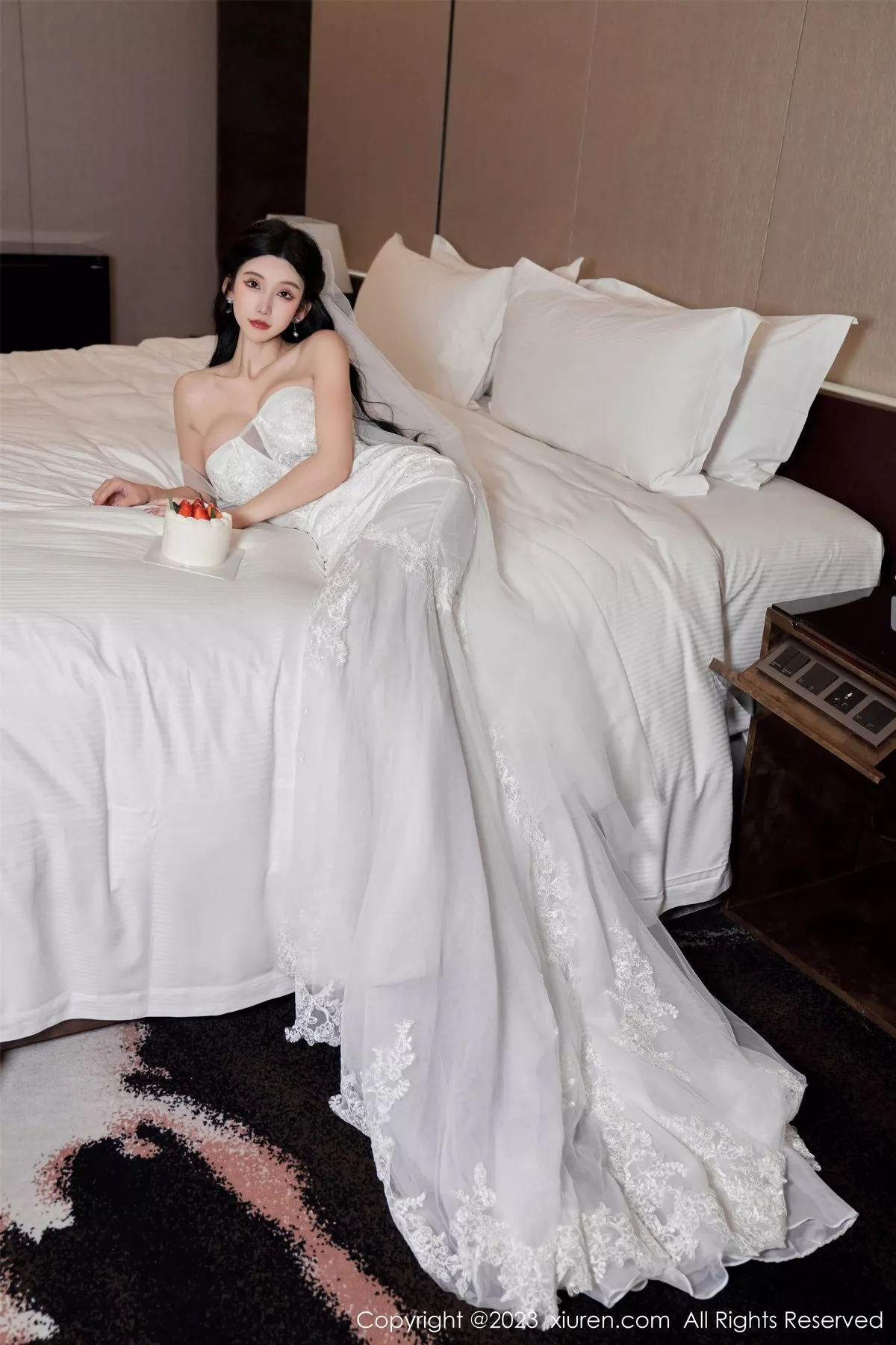 [[XiuRen秀人网]秀人网]No.7463_女神周于希Sally性感白色婚纱+白色蕾丝情趣服饰完美诱惑写真100P