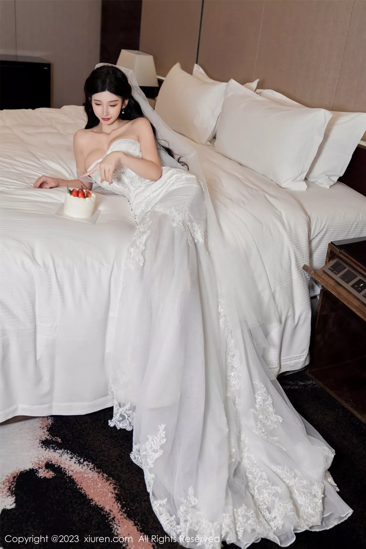 [[XiuRen秀人网]秀人网]No.7463_女神周于希Sally性感白色婚纱+白色蕾丝情趣服饰完美诱惑写真100P