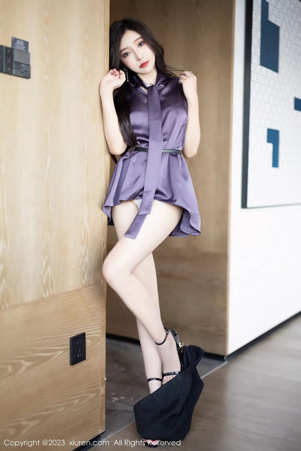 [[XiuRen秀人网]秀人网]No.7462_女神王馨瑶yanni脱紫色上衣露性感白色蕾丝内衣完美诱惑写真80P