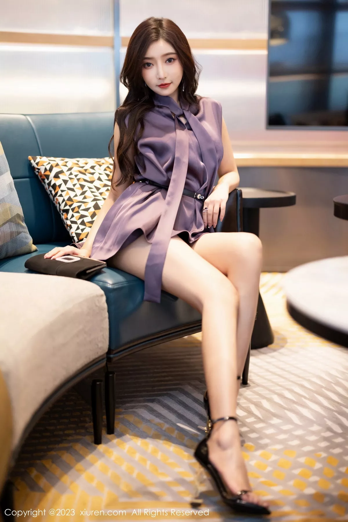 [[XiuRen秀人网]秀人网]No.7462_女神王馨瑶yanni脱紫色上衣露性感白色蕾丝内衣完美诱惑写真80P