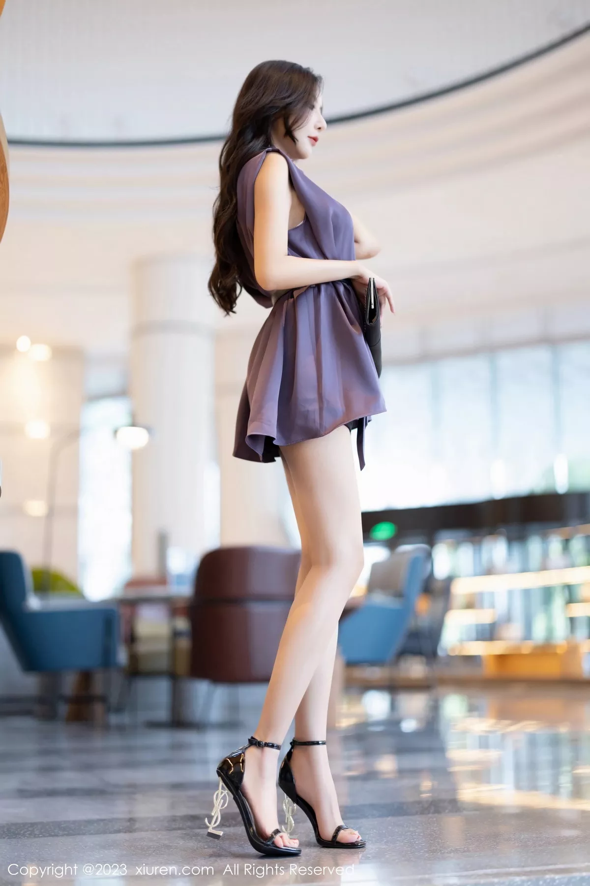 [[XiuRen秀人网]秀人网]No.7462_女神王馨瑶yanni脱紫色上衣露性感白色蕾丝内衣完美诱惑写真80P