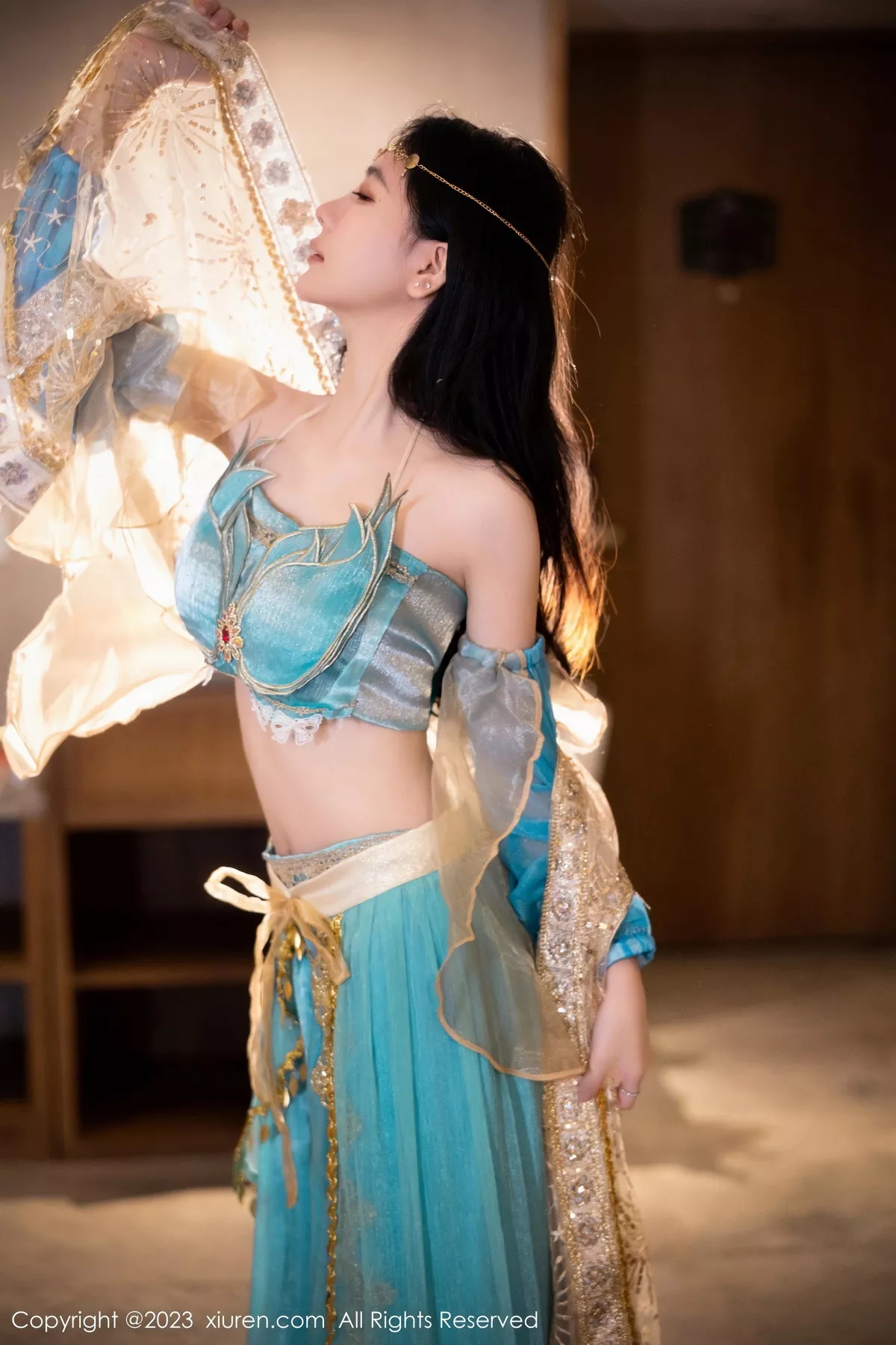 [[XiuRen秀人网]秀人网]No.7469_模特幼幼性感蓝色西域舞娘短裙露黑色内裤秀白嫩美腿诱惑写真82P