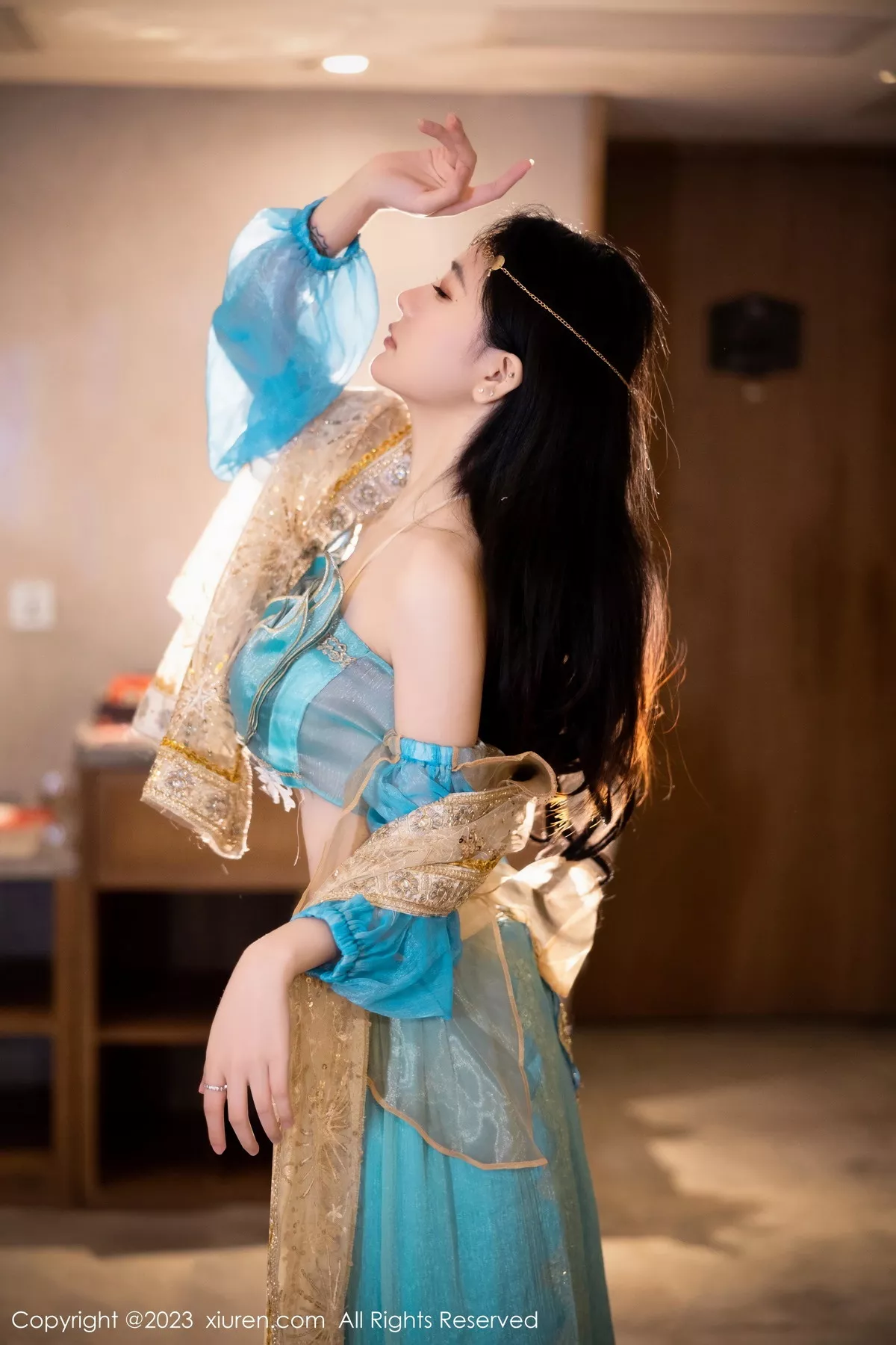 [[XiuRen秀人网]秀人网]No.7469_模特幼幼性感蓝色西域舞娘短裙露黑色内裤秀白嫩美腿诱惑写真82P