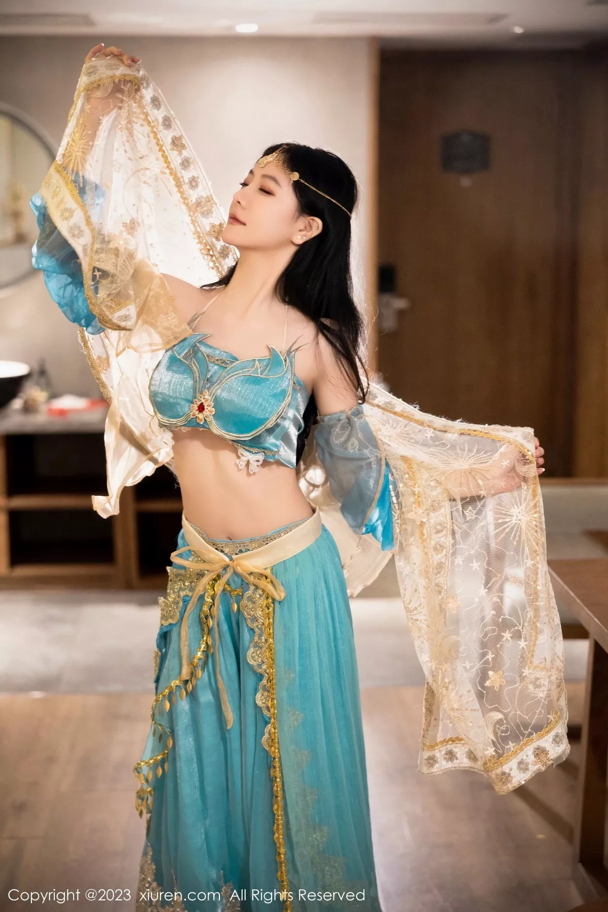 [[XiuRen秀人网]秀人网]No.7469_模特幼幼性感蓝色西域舞娘短裙露黑色内裤秀白嫩美腿诱惑写真82P