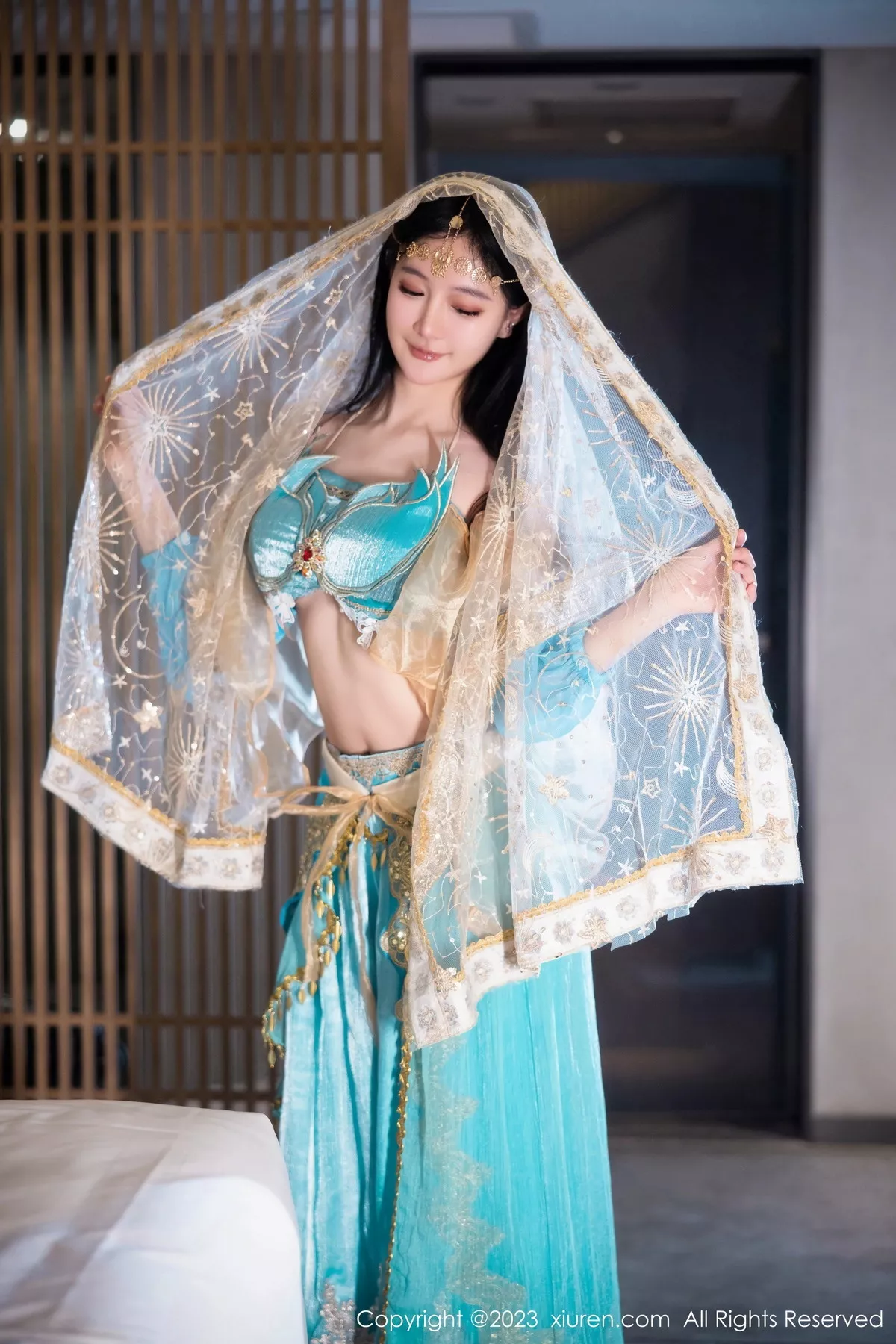 [[XiuRen秀人网]秀人网]No.7469_模特幼幼性感蓝色西域舞娘短裙露黑色内裤秀白嫩美腿诱惑写真82P