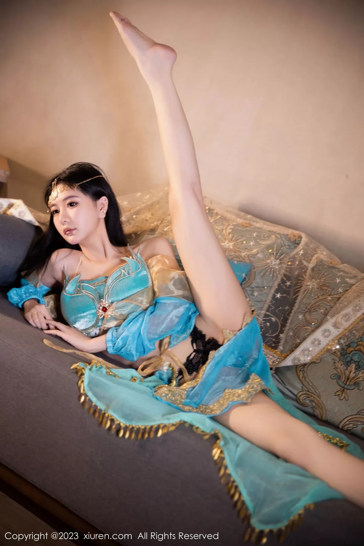 [[XiuRen秀人网]秀人网]No.7469_模特幼幼性感蓝色西域舞娘短裙露黑色内裤秀白嫩美腿诱惑写真82P