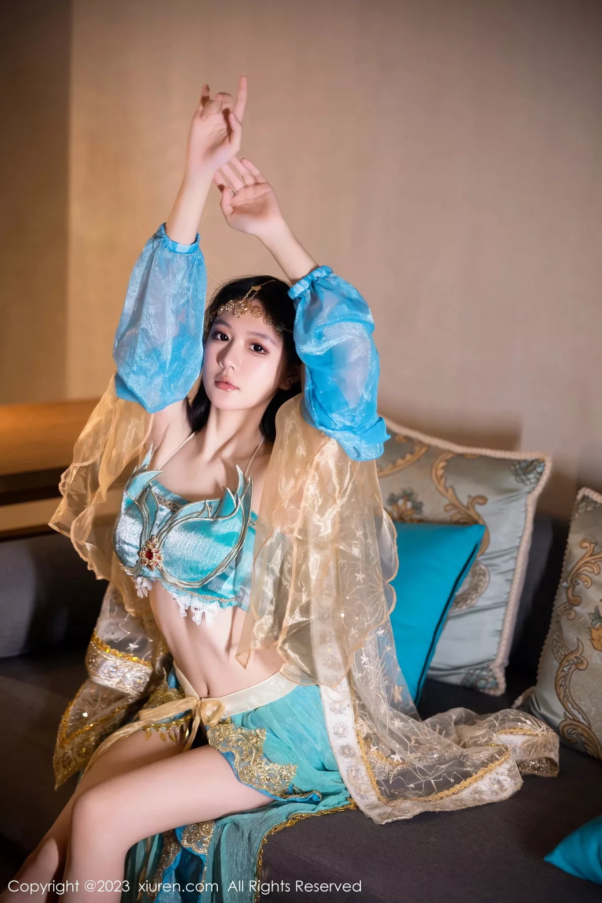 [[XiuRen秀人网]秀人网]No.7469_模特幼幼性感蓝色西域舞娘短裙露黑色内裤秀白嫩美腿诱惑写真82P