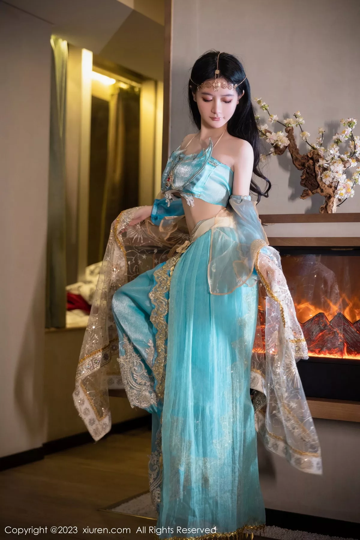 [[XiuRen秀人网]秀人网]No.7469_模特幼幼性感蓝色西域舞娘短裙露黑色内裤秀白嫩美腿诱惑写真82P