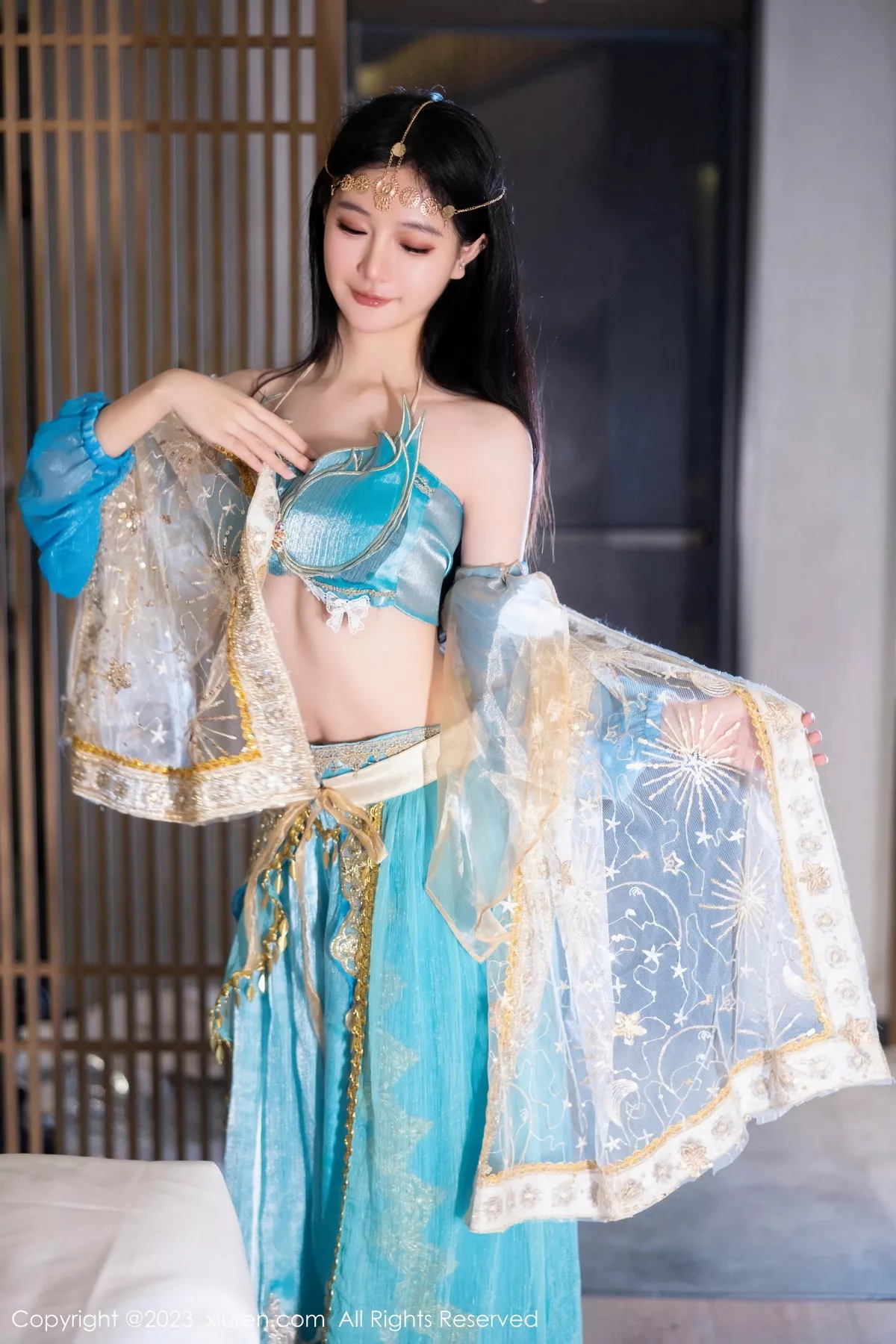 [[XiuRen秀人网]秀人网]No.7469_模特幼幼性感蓝色西域舞娘短裙露黑色内裤秀白嫩美腿诱惑写真82P