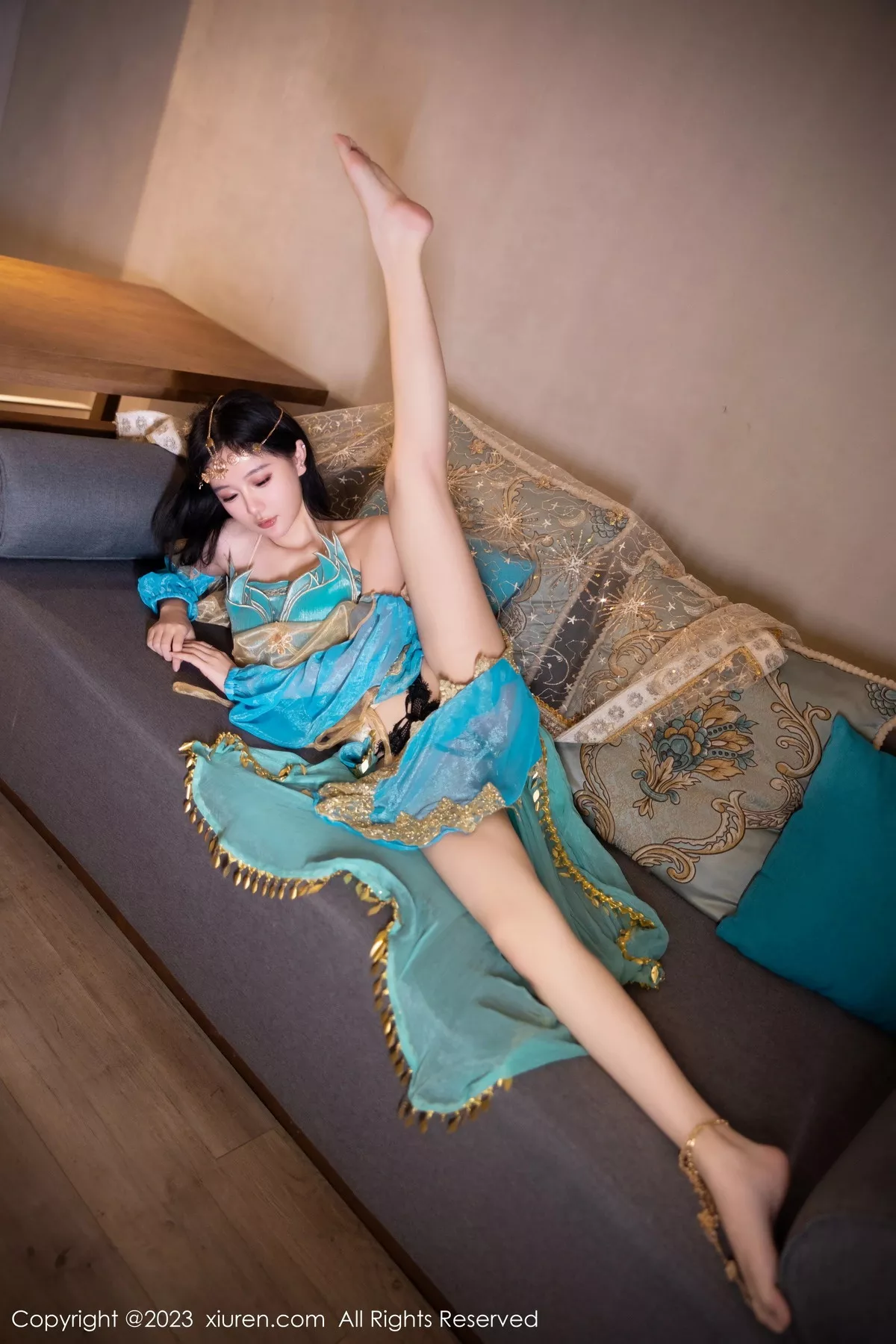 [[XiuRen秀人网]秀人网]No.7469_模特幼幼性感蓝色西域舞娘短裙露黑色内裤秀白嫩美腿诱惑写真82P