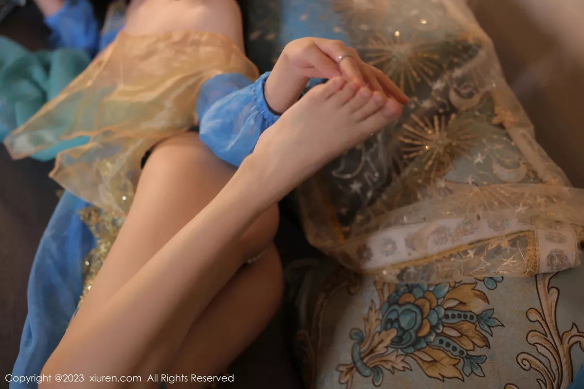 [[XiuRen秀人网]秀人网]No.7469_模特幼幼性感蓝色西域舞娘短裙露黑色内裤秀白嫩美腿诱惑写真82P