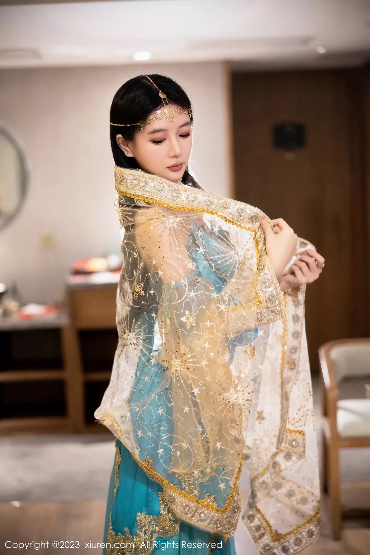 [[XiuRen秀人网]秀人网]No.7469_模特幼幼性感蓝色西域舞娘短裙露黑色内裤秀白嫩美腿诱惑写真82P