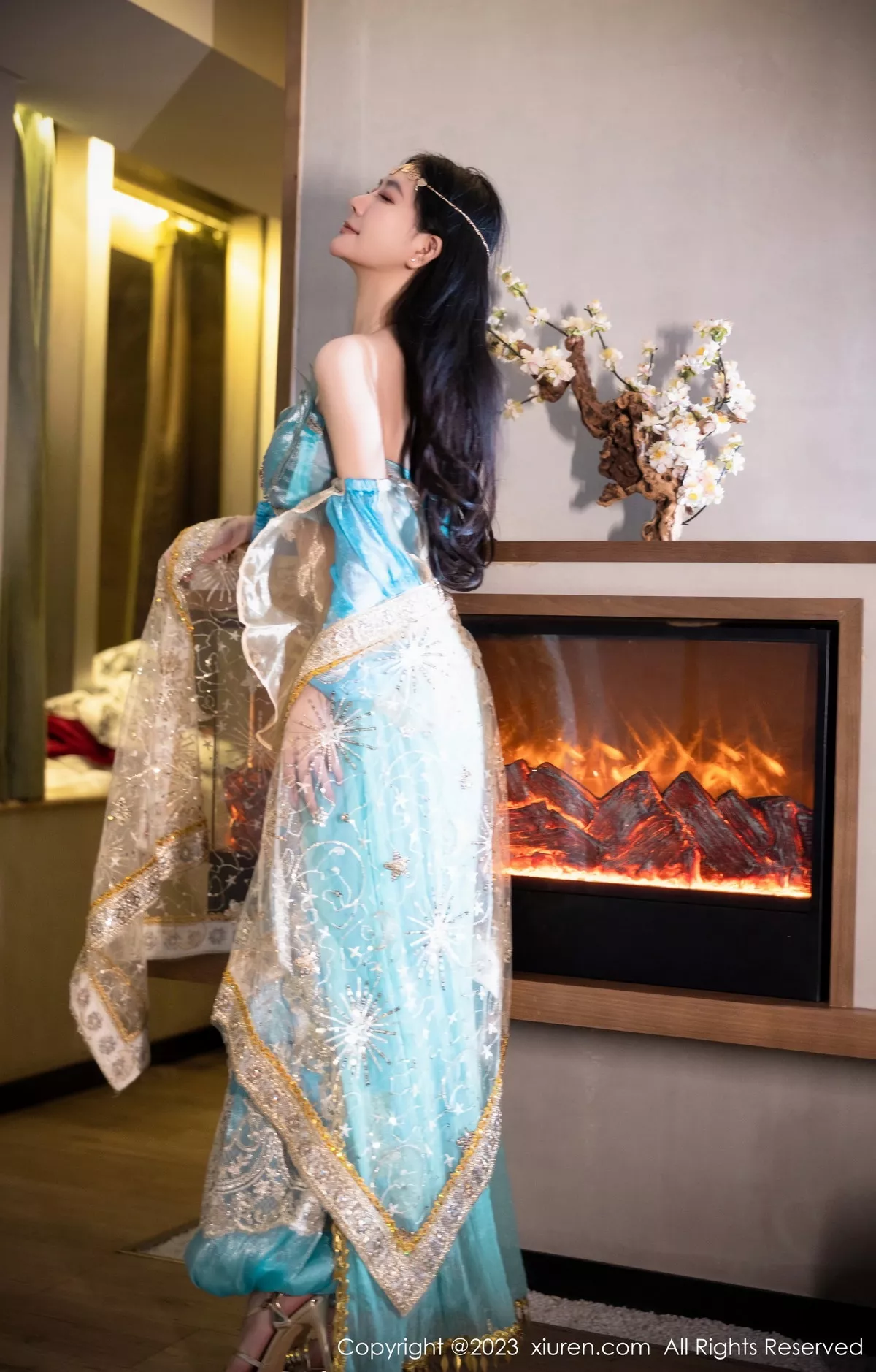 [[XiuRen秀人网]秀人网]No.7469_模特幼幼性感蓝色西域舞娘短裙露黑色内裤秀白嫩美腿诱惑写真82P