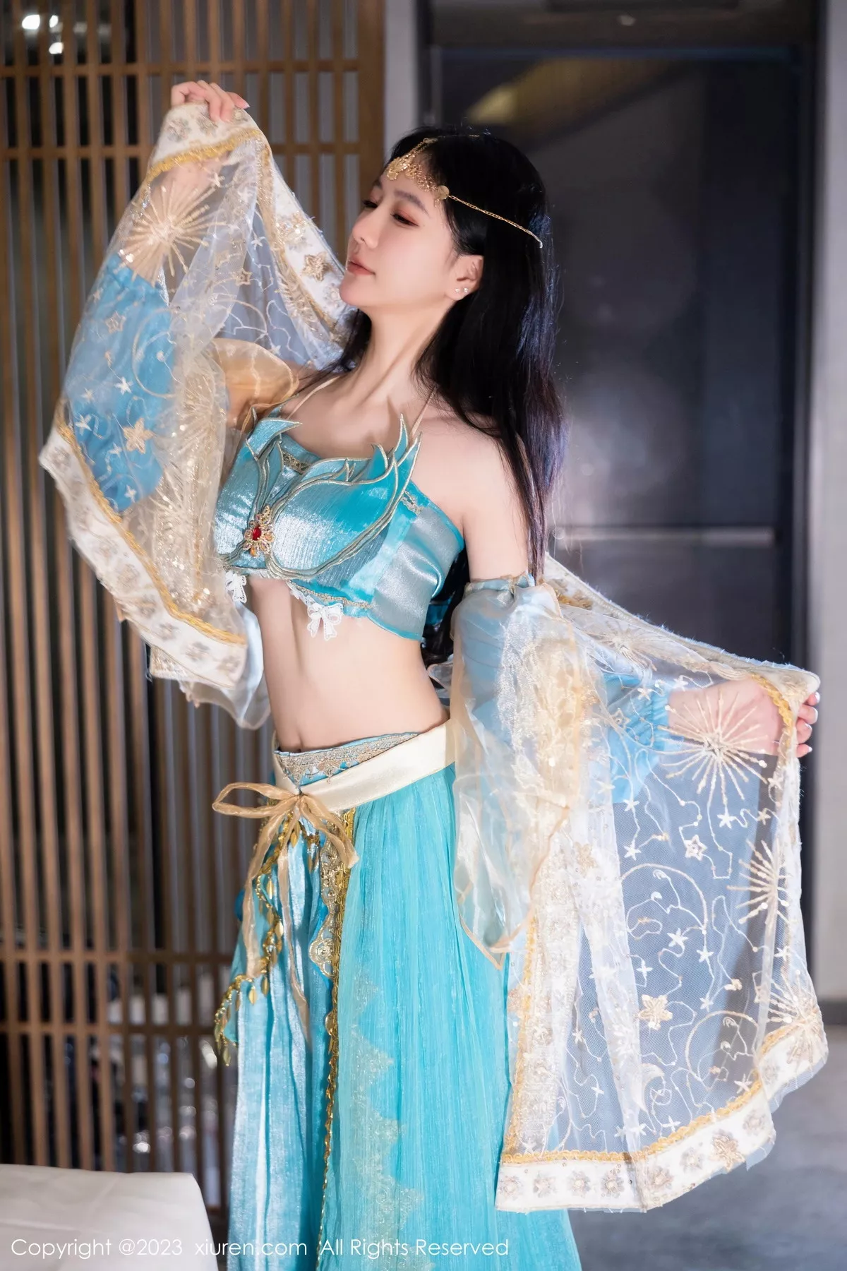 [[XiuRen秀人网]秀人网]No.7469_模特幼幼性感蓝色西域舞娘短裙露黑色内裤秀白嫩美腿诱惑写真82P