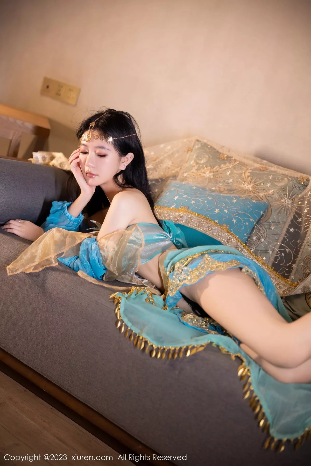 [[XiuRen秀人网]秀人网]No.7469_模特幼幼性感蓝色西域舞娘短裙露黑色内裤秀白嫩美腿诱惑写真82P