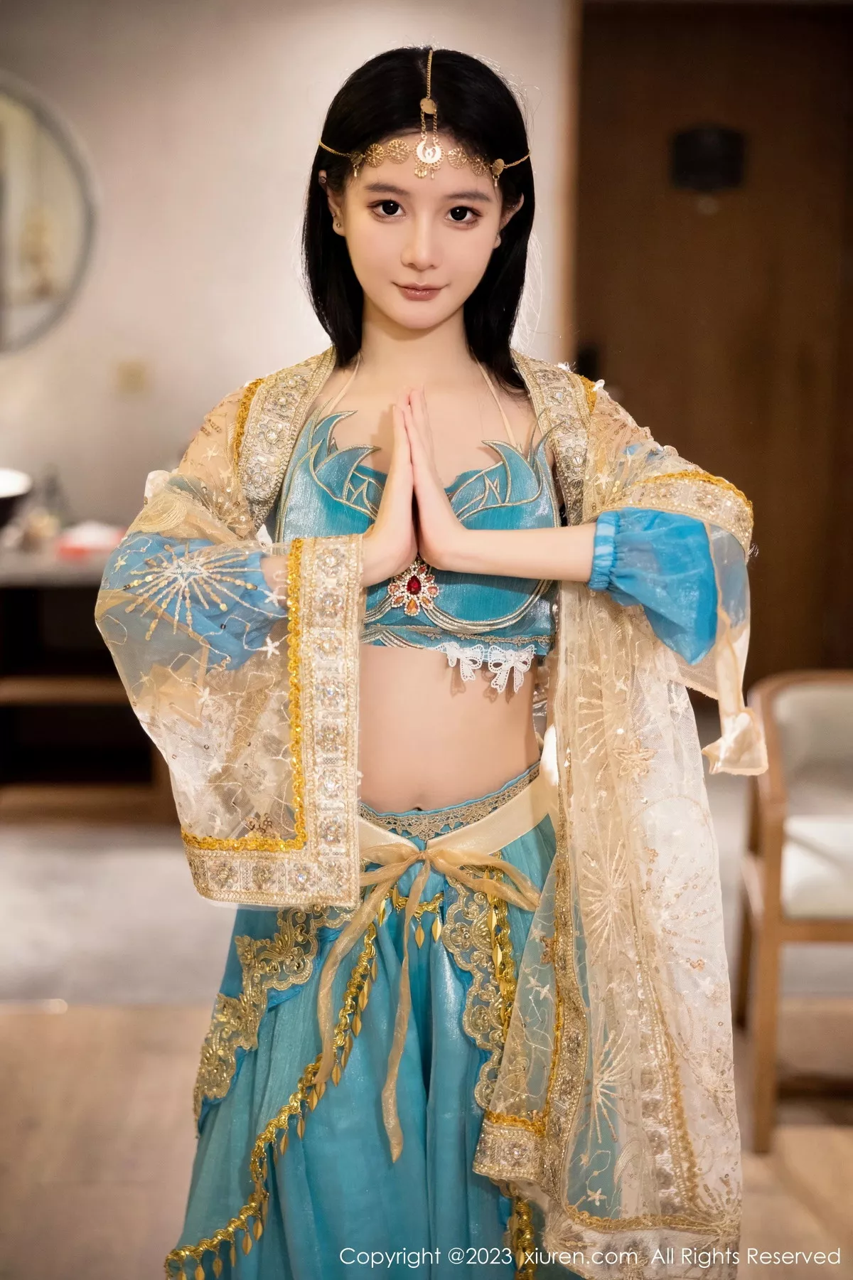 [[XiuRen秀人网]秀人网]No.7469_模特幼幼性感蓝色西域舞娘短裙露黑色内裤秀白嫩美腿诱惑写真82P