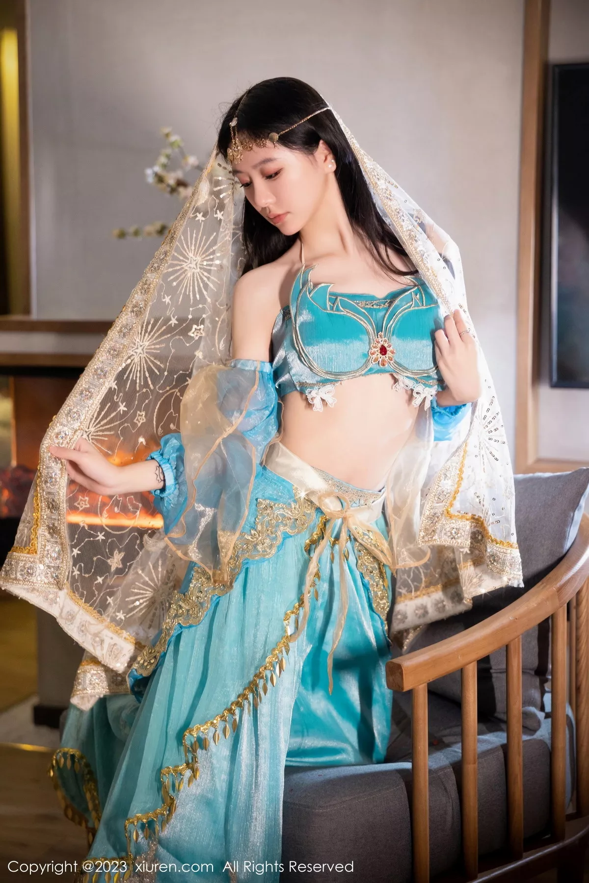 [[XiuRen秀人网]秀人网]No.7469_模特幼幼性感蓝色西域舞娘短裙露黑色内裤秀白嫩美腿诱惑写真82P