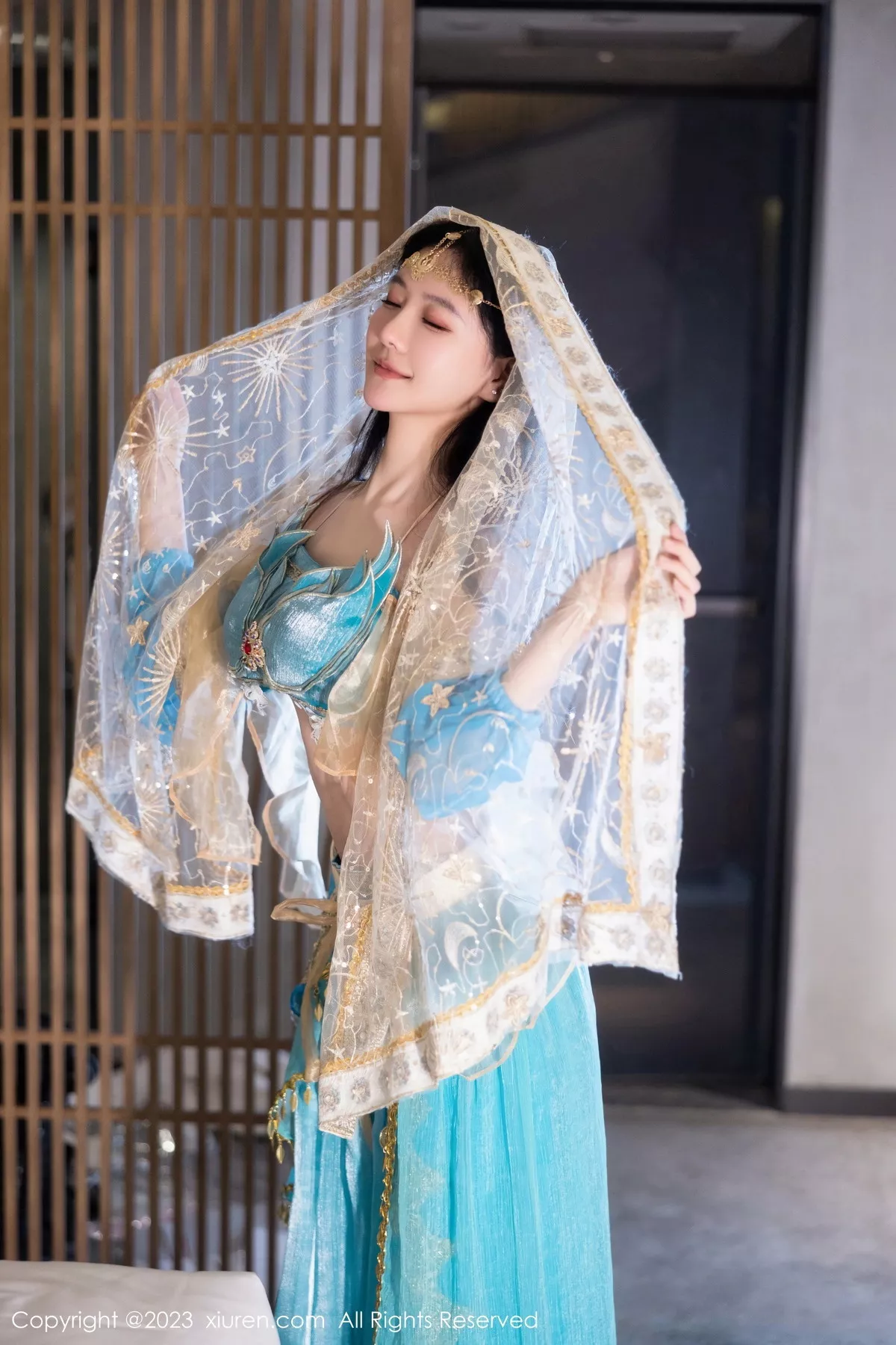 [[XiuRen秀人网]秀人网]No.7469_模特幼幼性感蓝色西域舞娘短裙露黑色内裤秀白嫩美腿诱惑写真82P