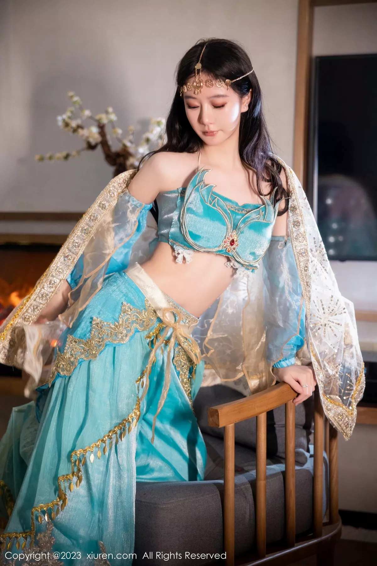 [[XiuRen秀人网]秀人网]No.7469_模特幼幼性感蓝色西域舞娘短裙露黑色内裤秀白嫩美腿诱惑写真82P