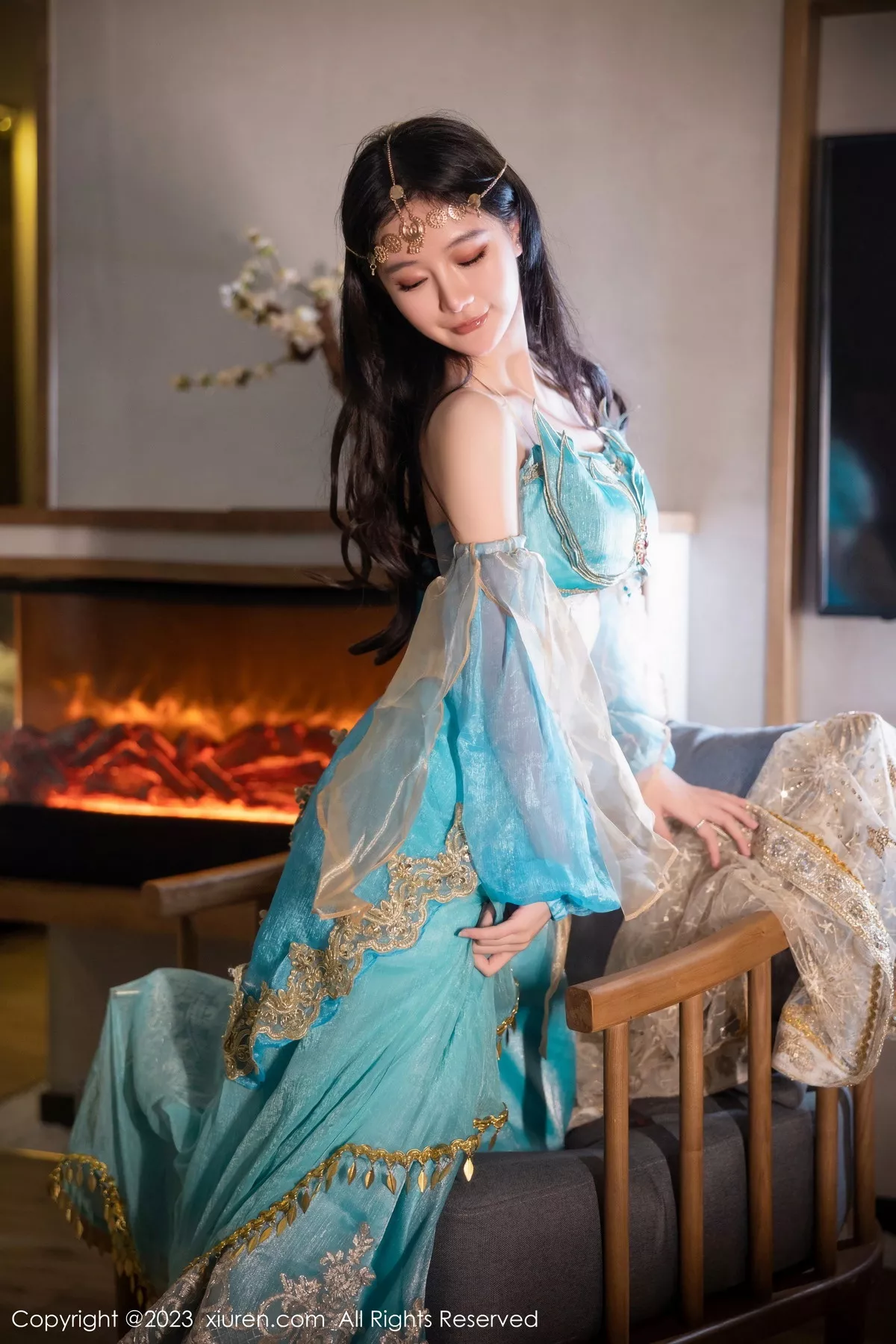 [[XiuRen秀人网]秀人网]No.7469_模特幼幼性感蓝色西域舞娘短裙露黑色内裤秀白嫩美腿诱惑写真82P