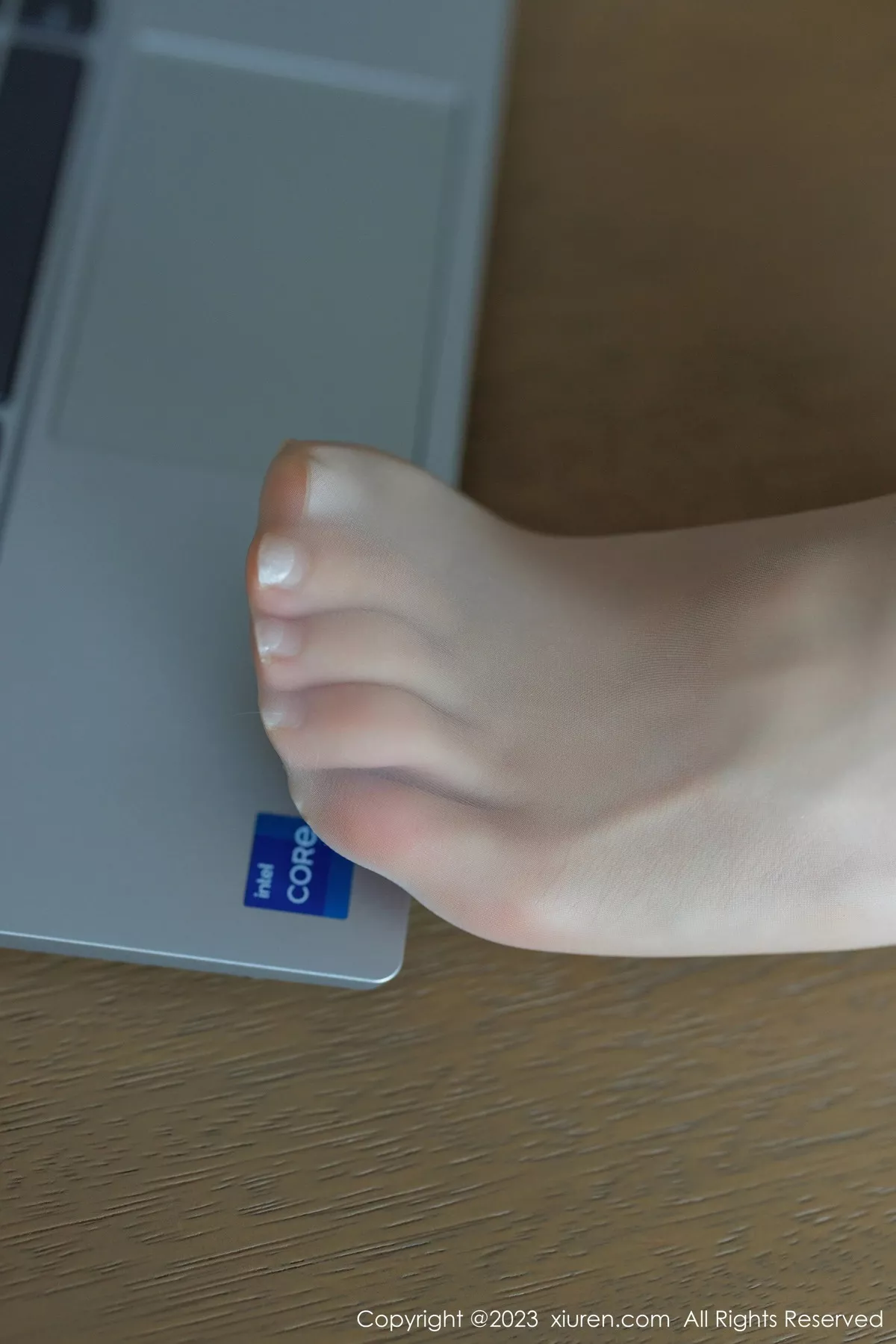 [[XiuRen秀人网]秀人网]No.7471_模特七七kiko黑色连衣短裙露淡蓝色内衣配超薄肉丝惹火诱惑写真63P