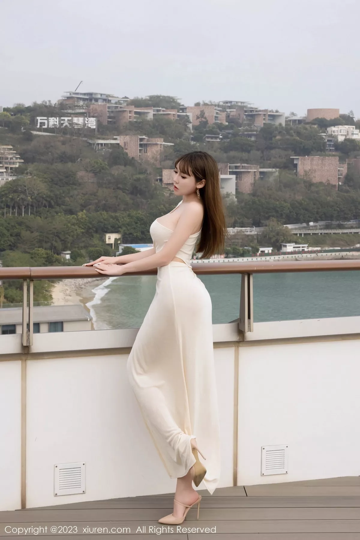 [[XiuRen秀人网]秀人网]No.7472_模特萌汉药baby性感白色薄透连衣长裙半撩秀惹火身材诱惑写真72P